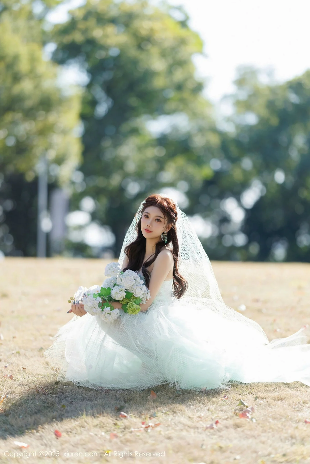 杨晨晨Yome性感白色情趣内衣配白丝吊袜秀丰腴身材绝美写真 第 5 张