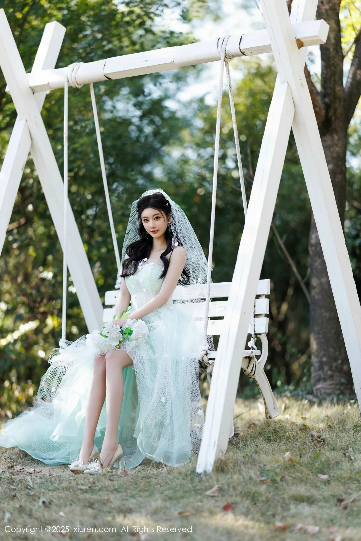 杨晨晨Yome性感白色情趣内衣配白丝吊袜秀丰腴身材绝美写真 第 7 张