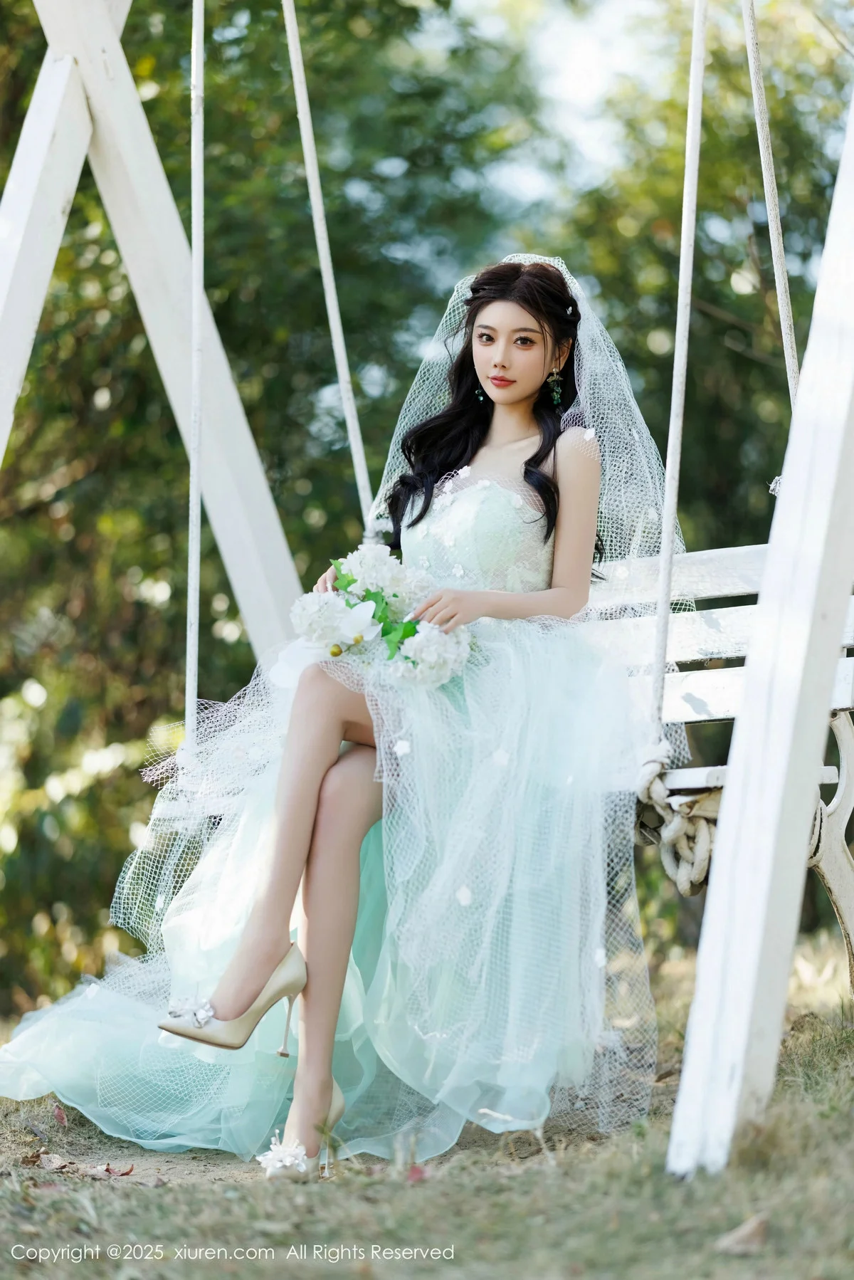 杨晨晨Yome性感白色情趣内衣配白丝吊袜秀丰腴身材绝美写真 第 8 张