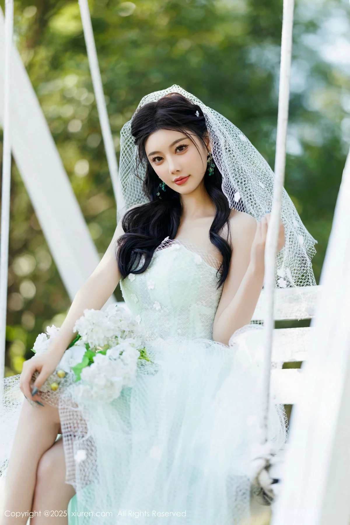 杨晨晨Yome性感白色情趣内衣配白丝吊袜秀丰腴身材绝美写真 第 9 张