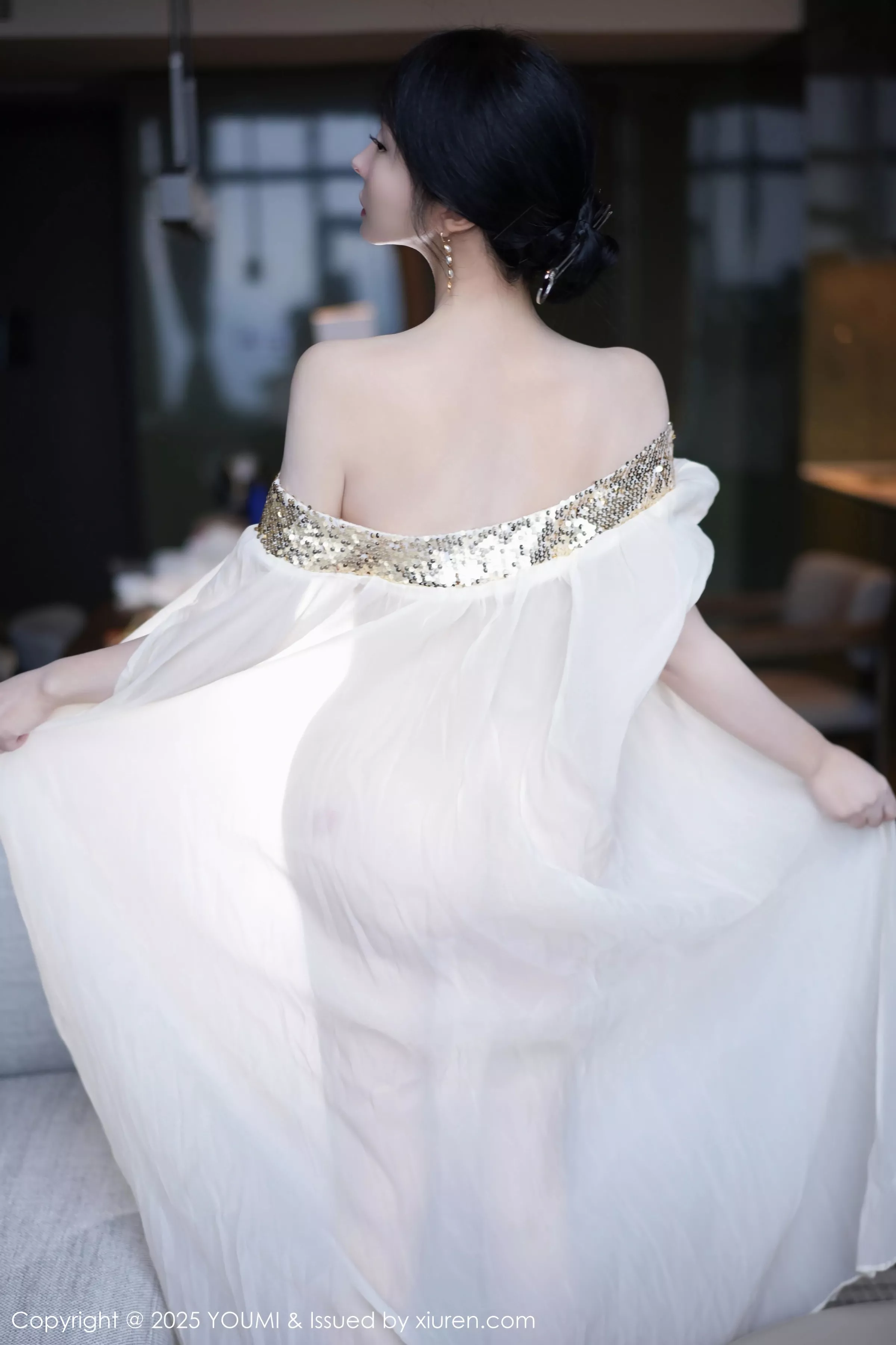 允爾薄纱服饰露性感金色吊坠式情趣内衣秀丰腴身姿绝美写真 第 17 张