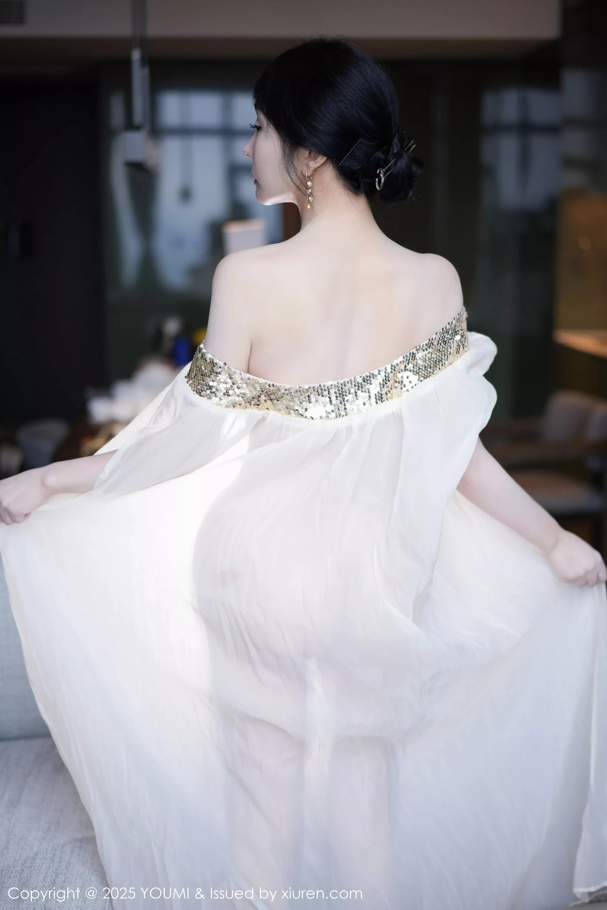 允爾薄纱服饰露性感金色吊坠式情趣内衣秀丰腴身姿绝美写真 第 20 张