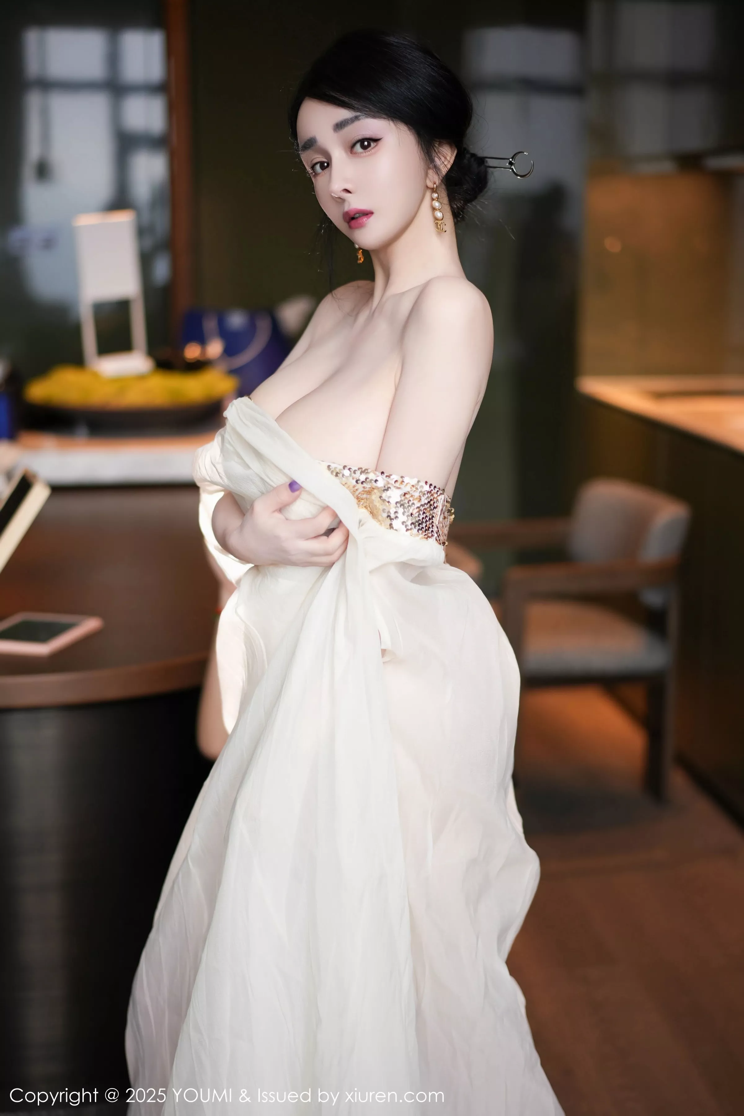 允爾薄纱服饰露性感金色吊坠式情趣内衣秀丰腴身姿绝美写真 第 28 张