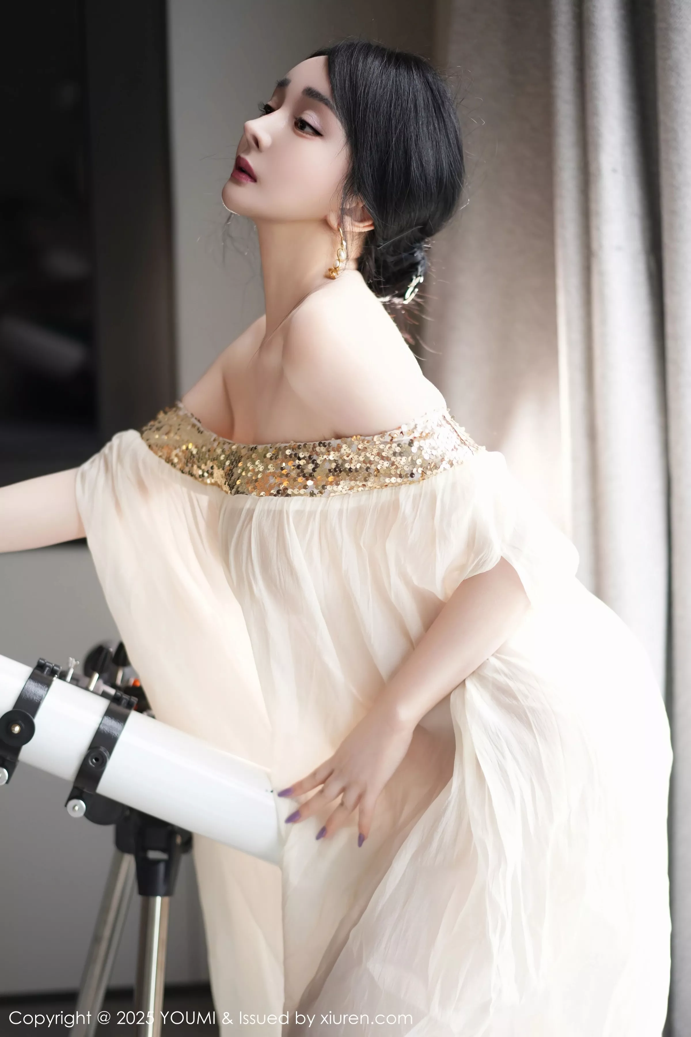 允爾薄纱服饰露性感金色吊坠式情趣内衣秀丰腴身姿绝美写真 第 44 张