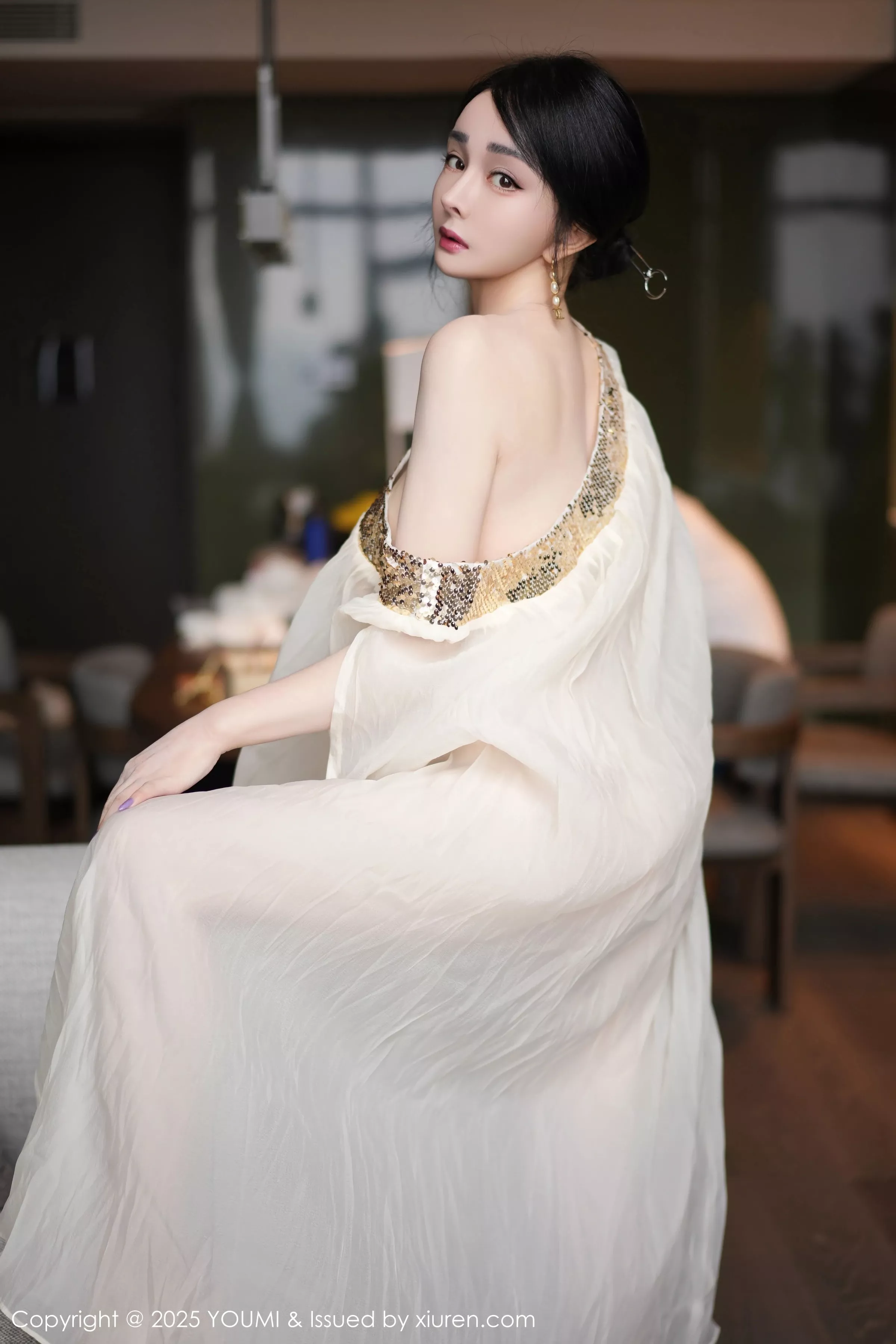 允爾薄纱服饰露性感金色吊坠式情趣内衣秀丰腴身姿绝美写真 第 5 张