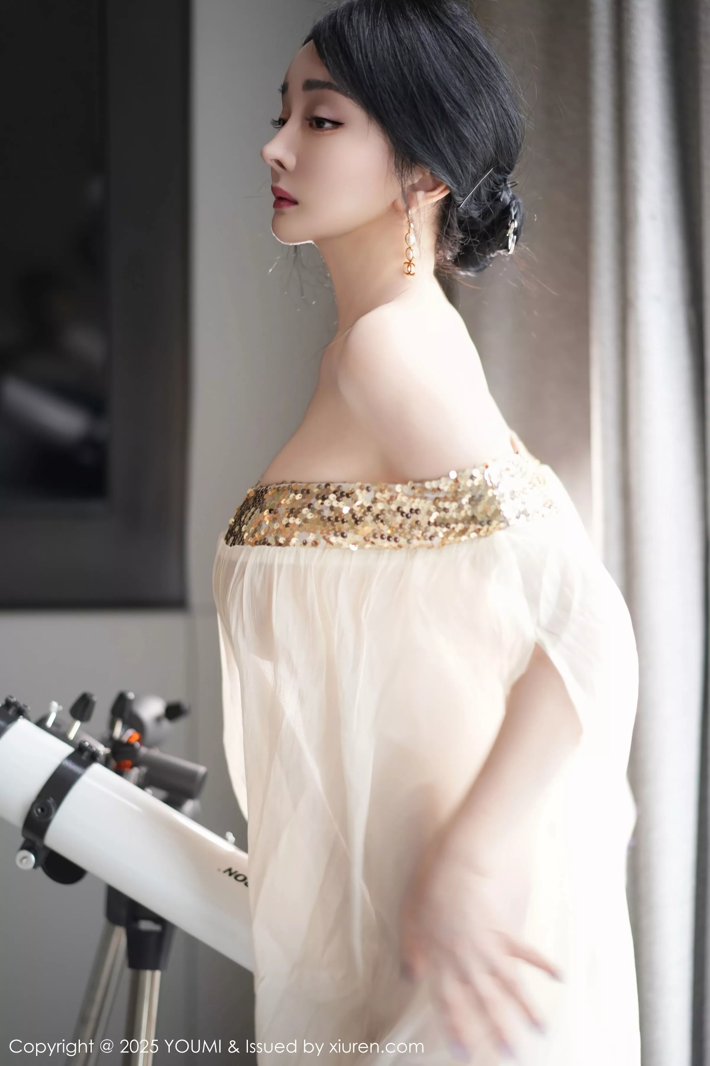 允爾薄纱服饰露性感金色吊坠式情趣内衣秀丰腴身姿绝美写真 第 50 张