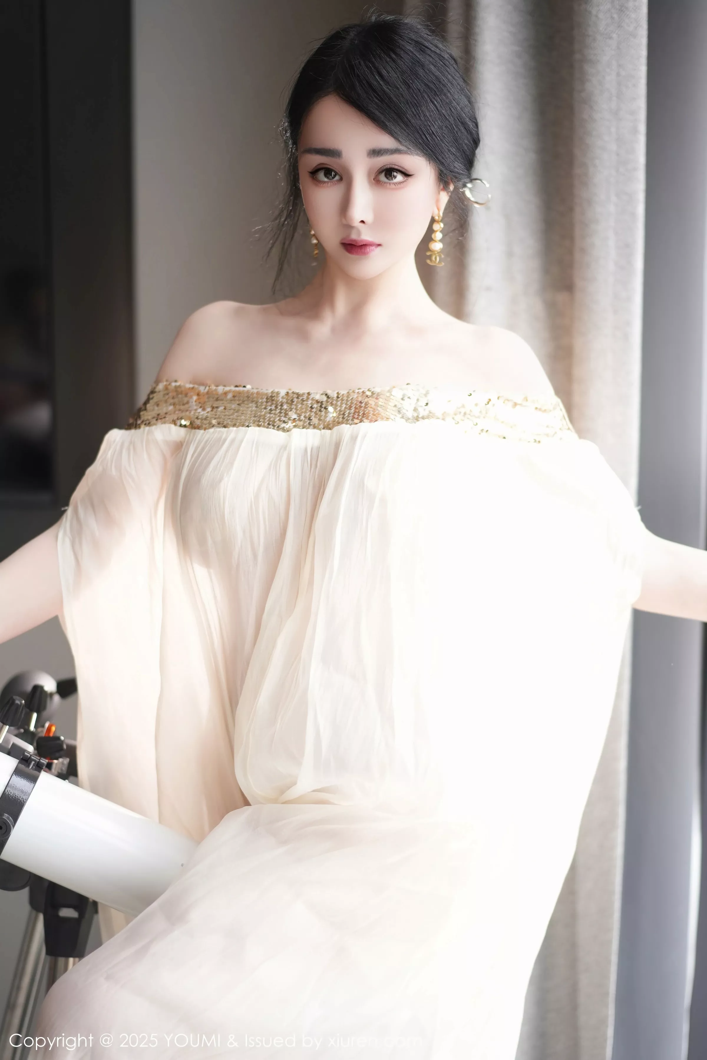 允爾薄纱服饰露性感金色吊坠式情趣内衣秀丰腴身姿绝美写真 第 52 张