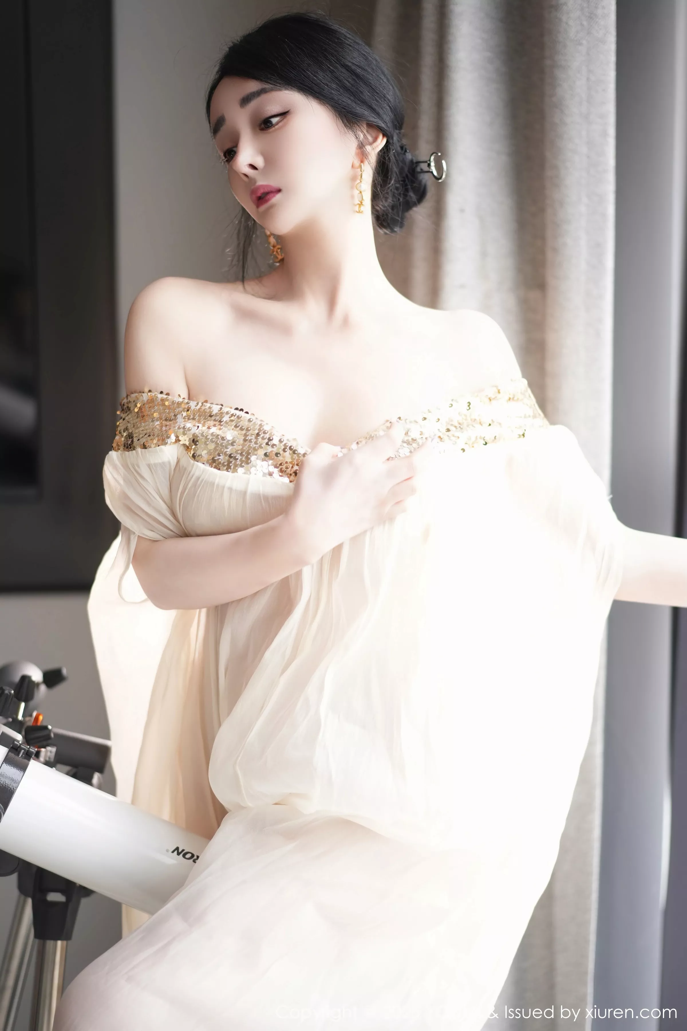 允爾薄纱服饰露性感金色吊坠式情趣内衣秀丰腴身姿绝美写真 第 54 张