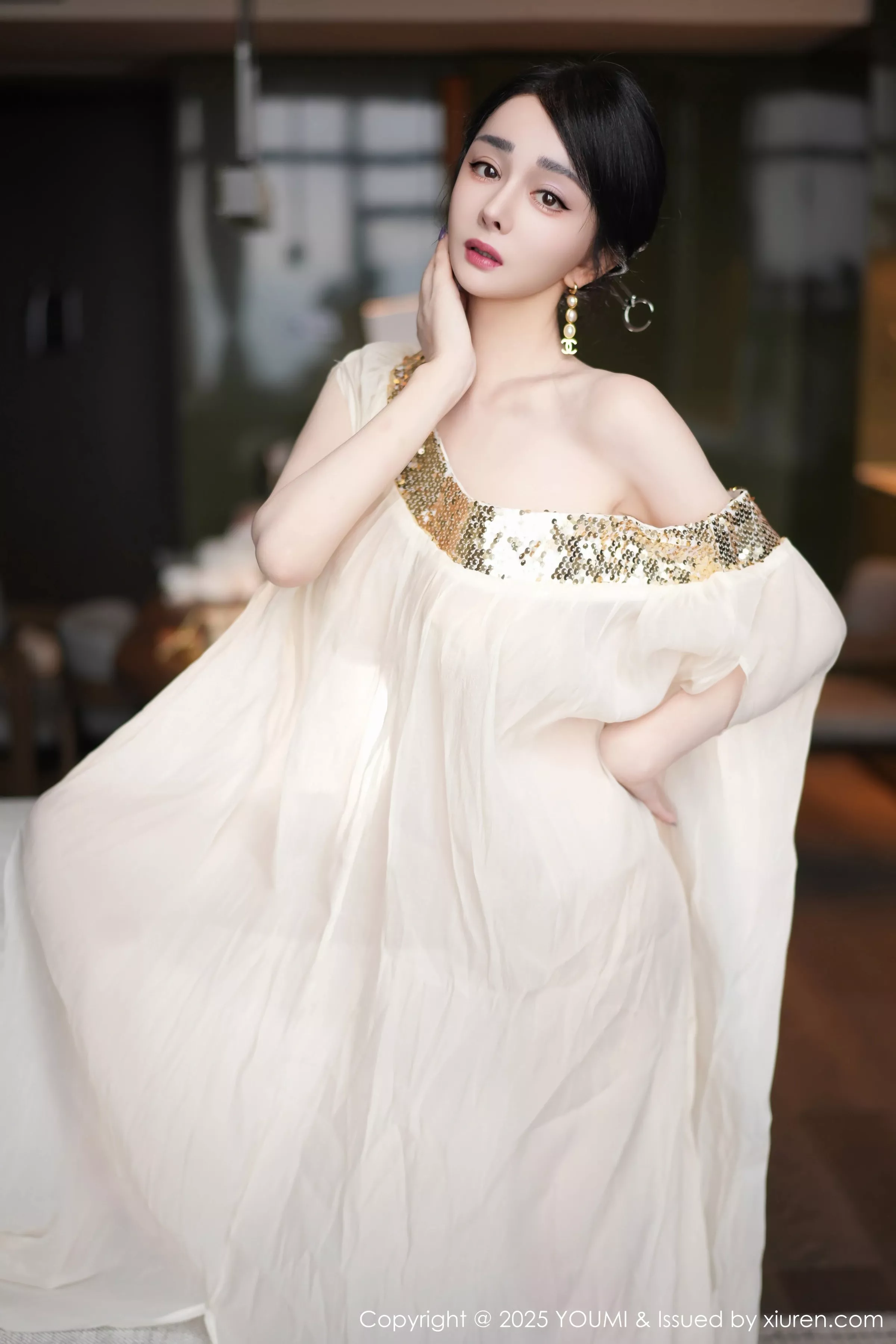 允爾薄纱服饰露性感金色吊坠式情趣内衣秀丰腴身姿绝美写真 第 7 张