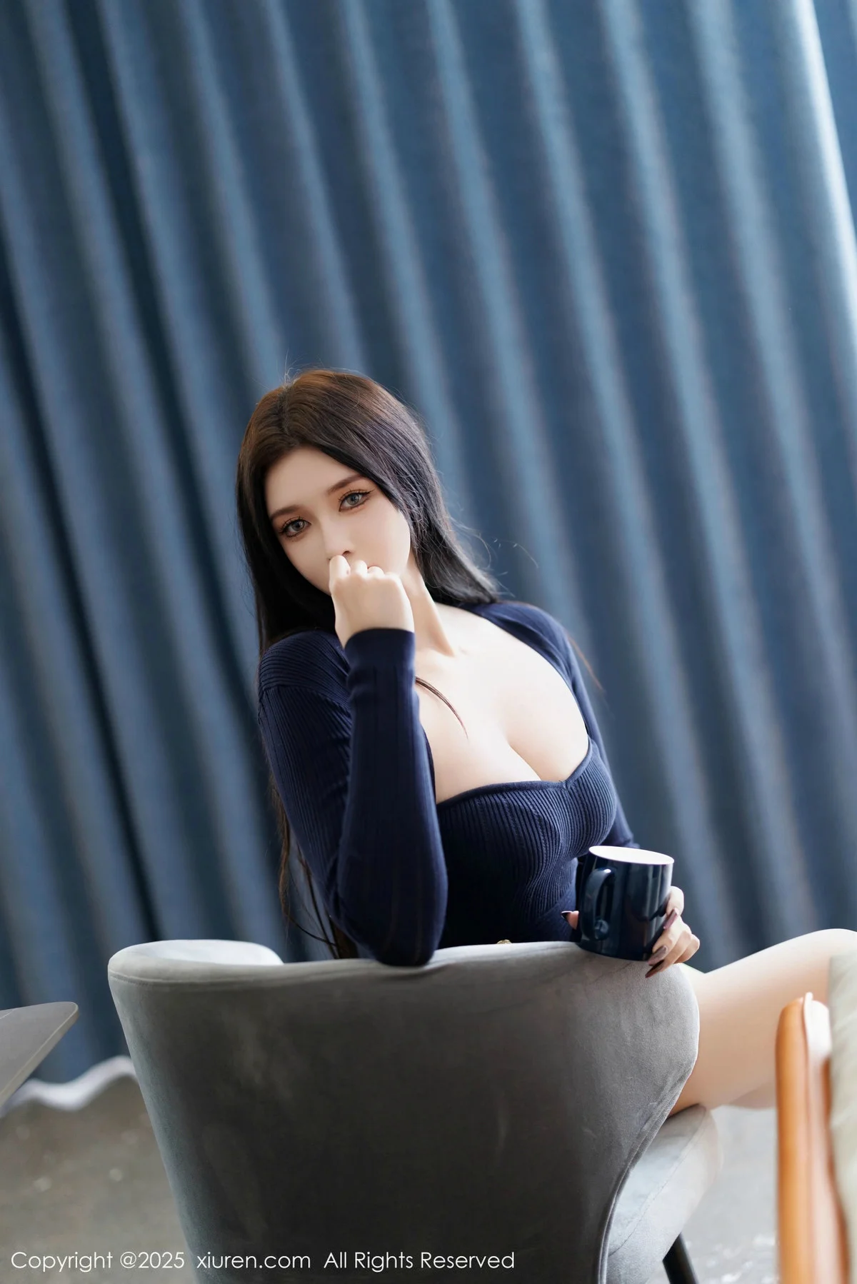 娜比性感深蓝服饰露黑色蕾丝内衣配超薄肉丝秀美腿绝美写真 第 26 张