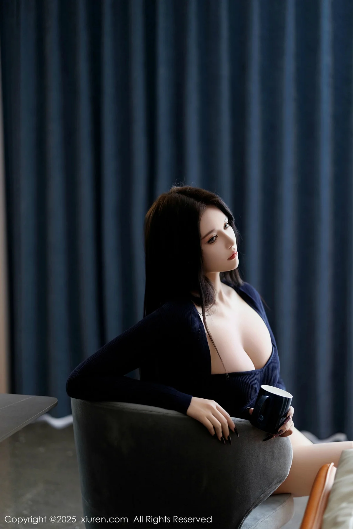 娜比性感深蓝服饰露黑色蕾丝内衣配超薄肉丝秀美腿绝美写真 第 29 张