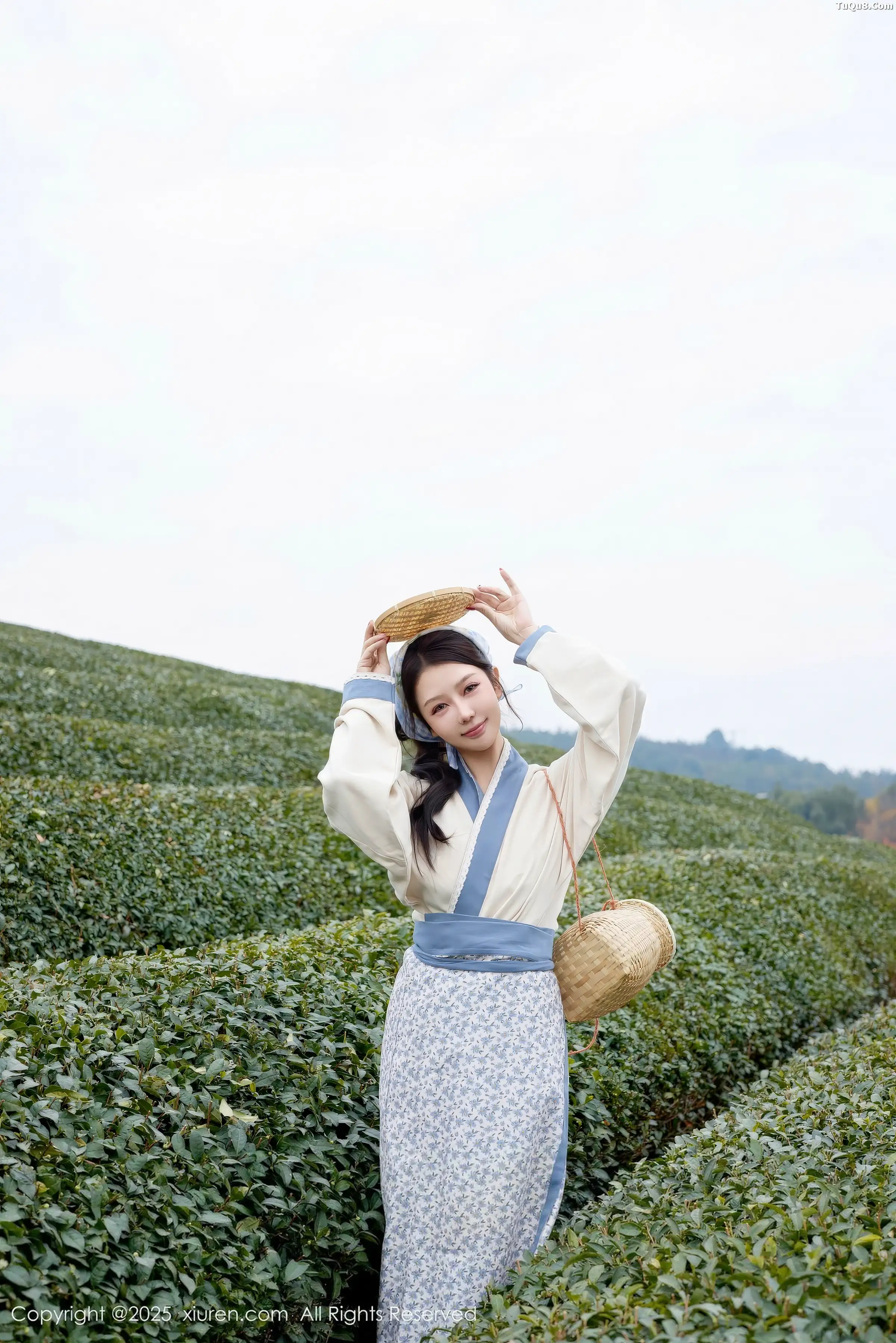 尹甜甜户外采茶姑娘装扮性感长裙秀翘臀美腿迷人绝美写真 第 16 张