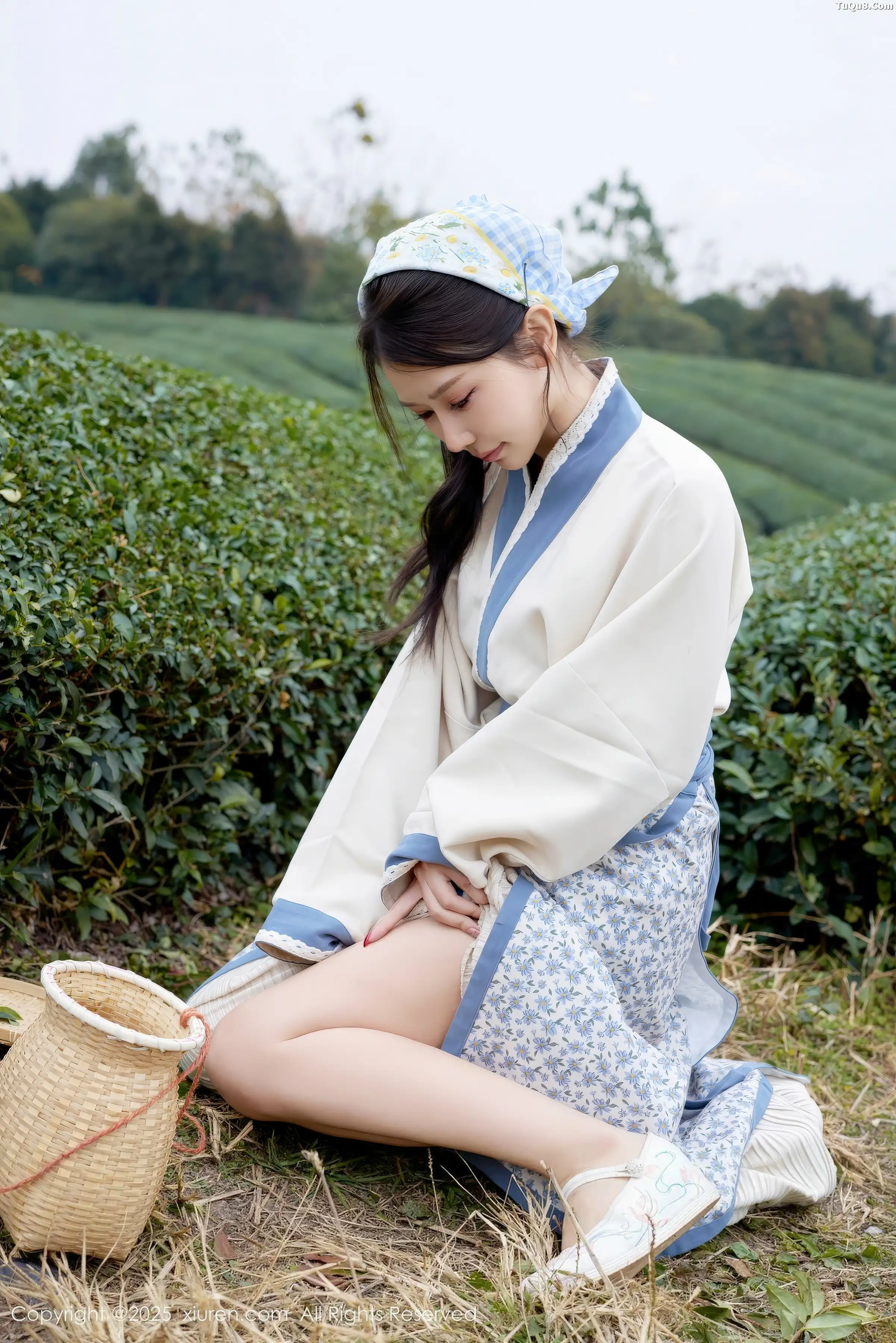 尹甜甜户外采茶姑娘装扮性感长裙秀翘臀美腿迷人绝美写真 第 18 张
