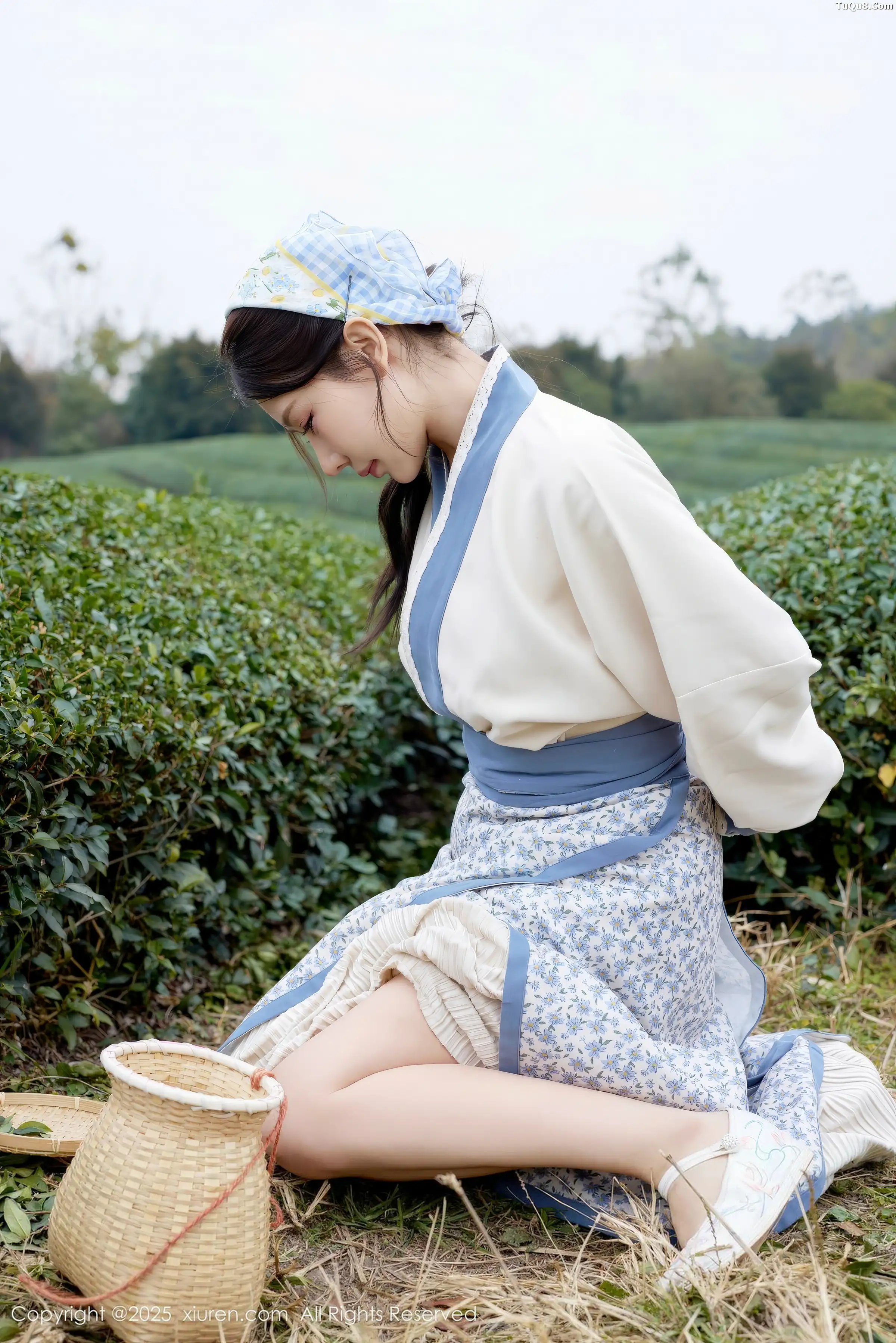 尹甜甜户外采茶姑娘装扮性感长裙秀翘臀美腿迷人绝美写真 第 20 张