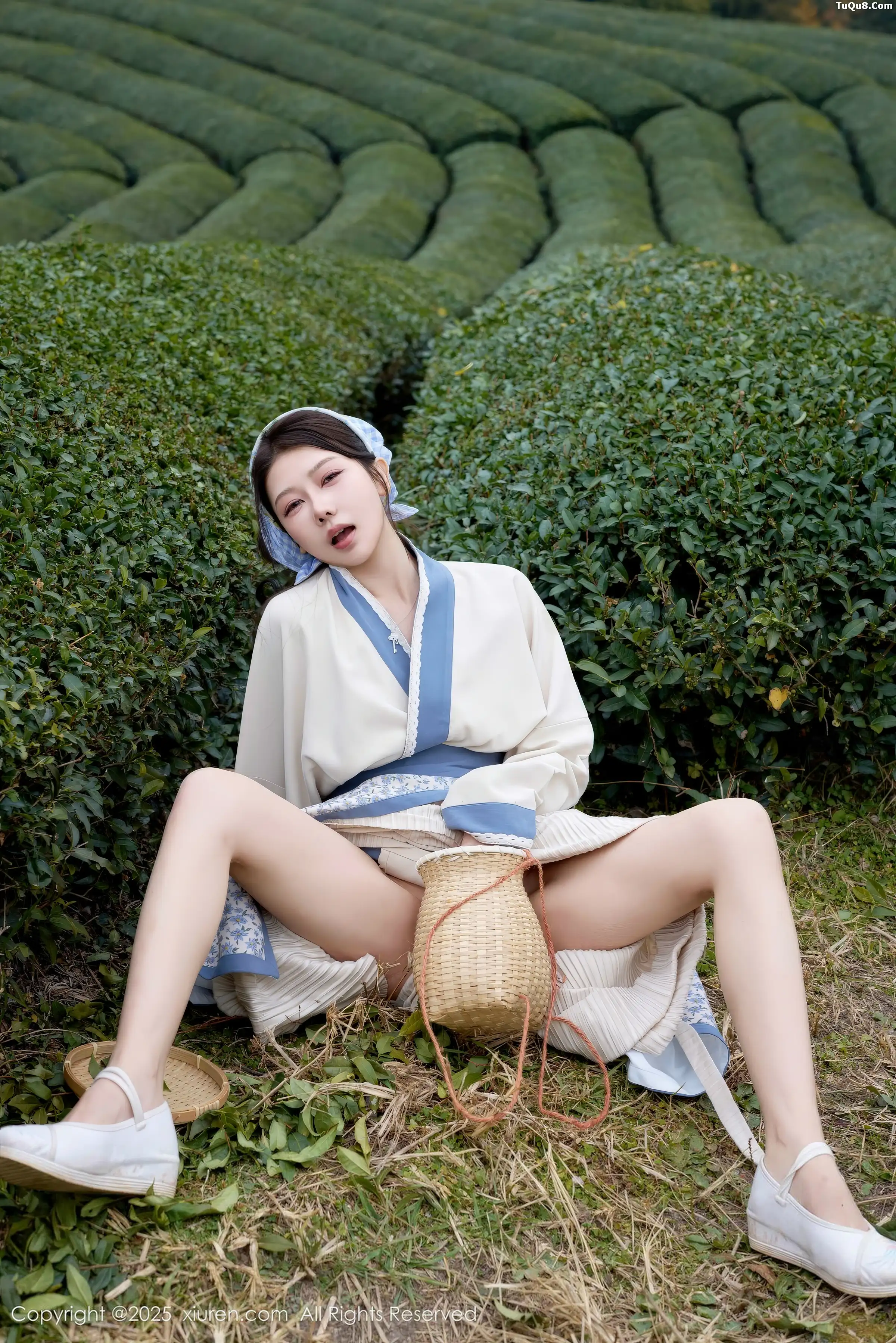 尹甜甜户外采茶姑娘装扮性感长裙秀翘臀美腿迷人绝美写真 第 30 张