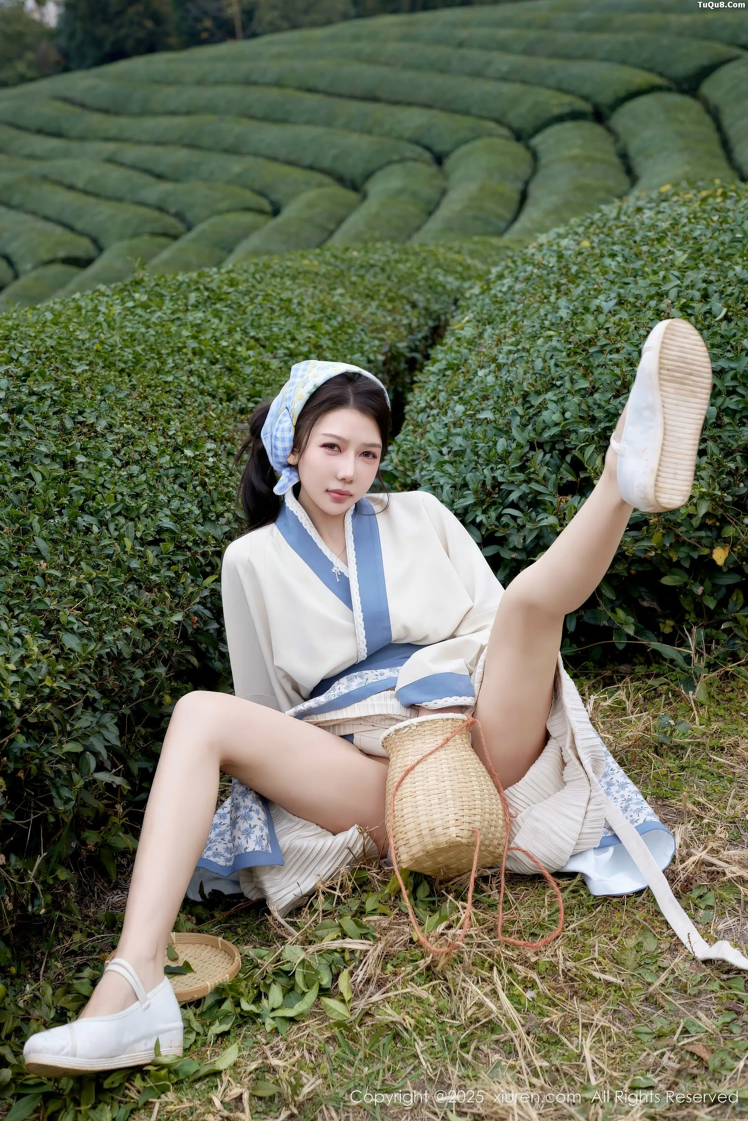尹甜甜户外采茶姑娘装扮性感长裙秀翘臀美腿迷人绝美写真 第 32 张