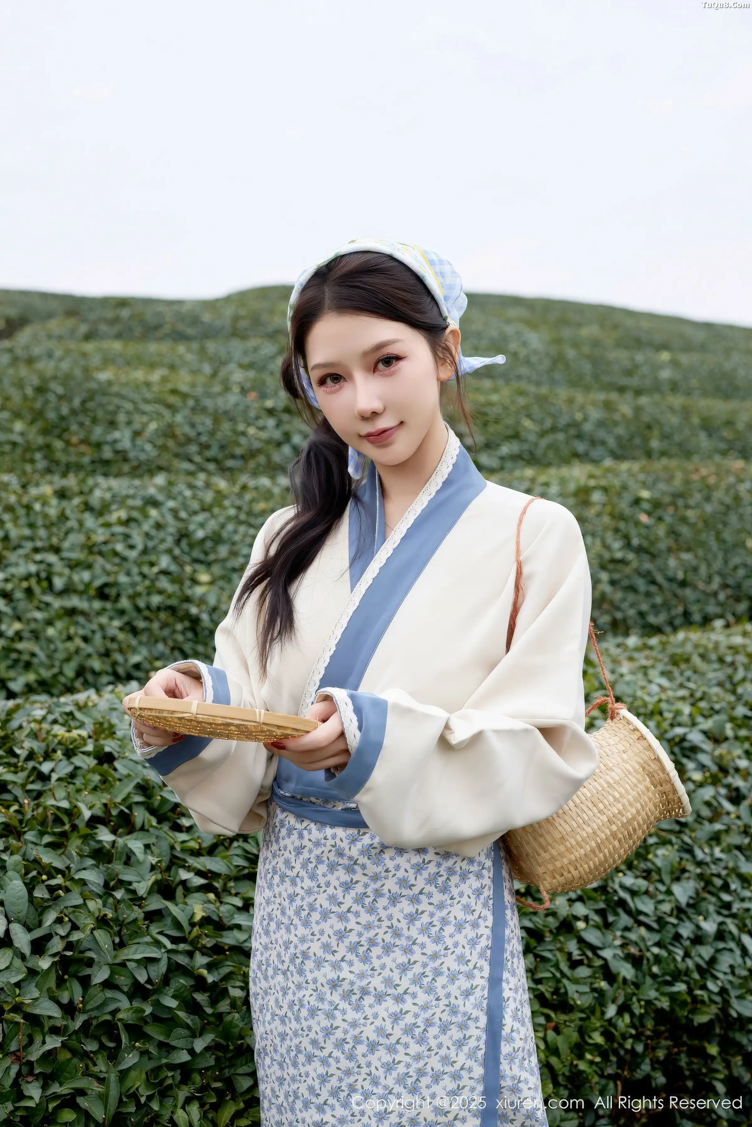 尹甜甜户外采茶姑娘装扮性感长裙秀翘臀美腿迷人绝美写真 第 8 张