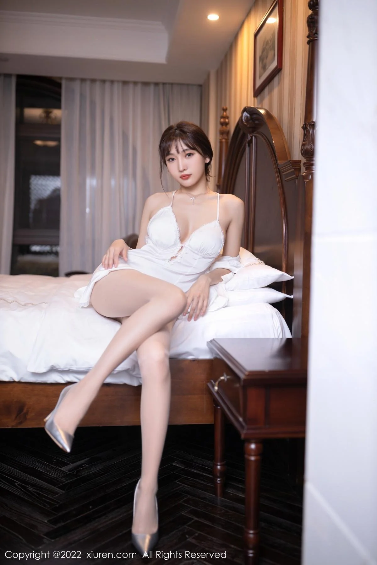 陆萱萱北京旅拍性感白色睡裙配超薄无内肉丝极致绝美写真 第 22 张