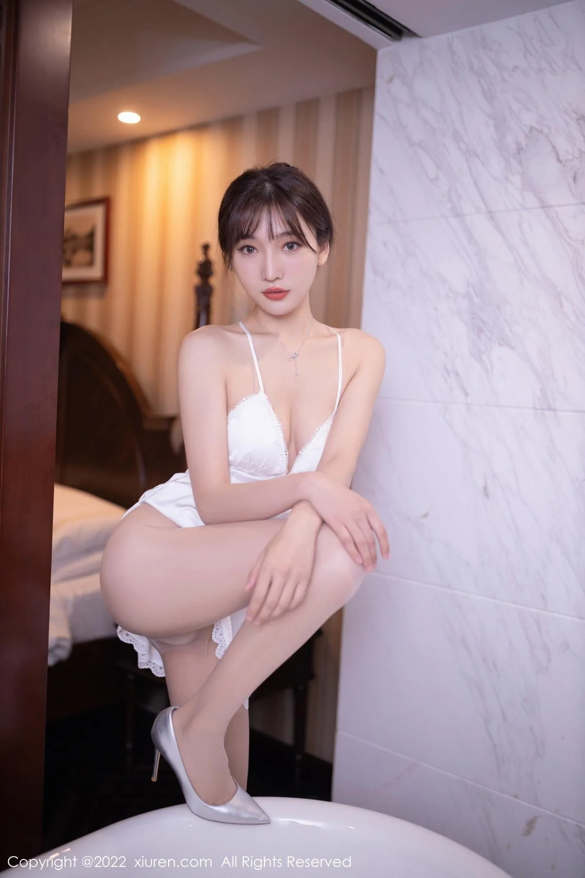 陆萱萱北京旅拍性感白色睡裙配超薄无内肉丝极致绝美写真 第 58 张