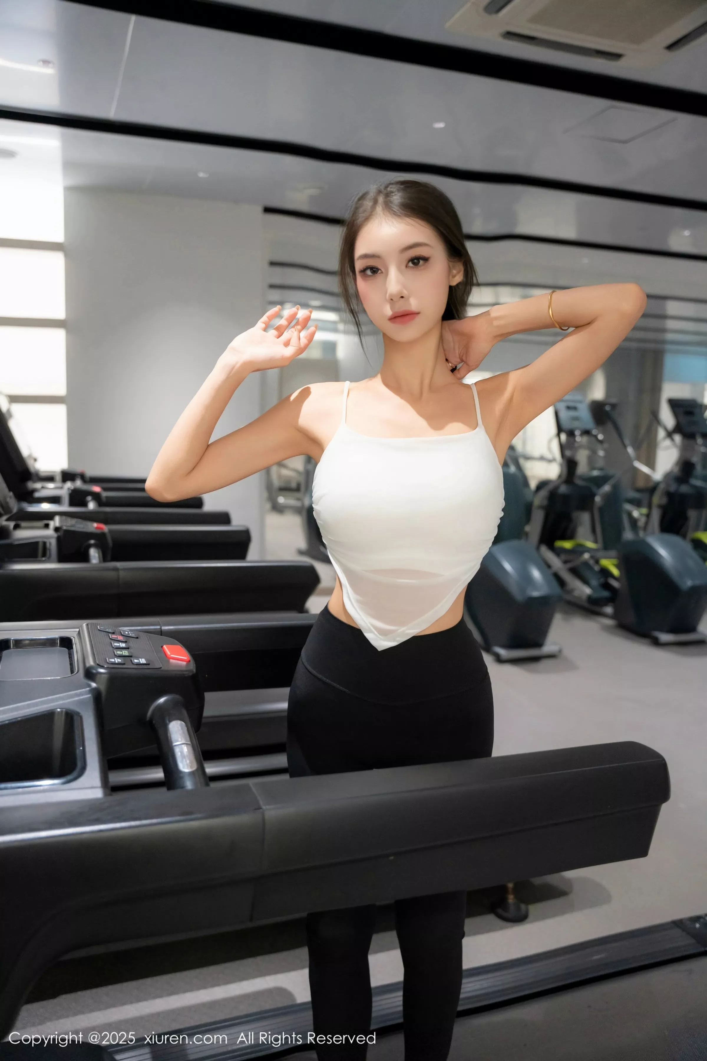Lingyu69健身房场景性感紧身瑜伽服饰秀丰腴身材绝美写真 第 19 张