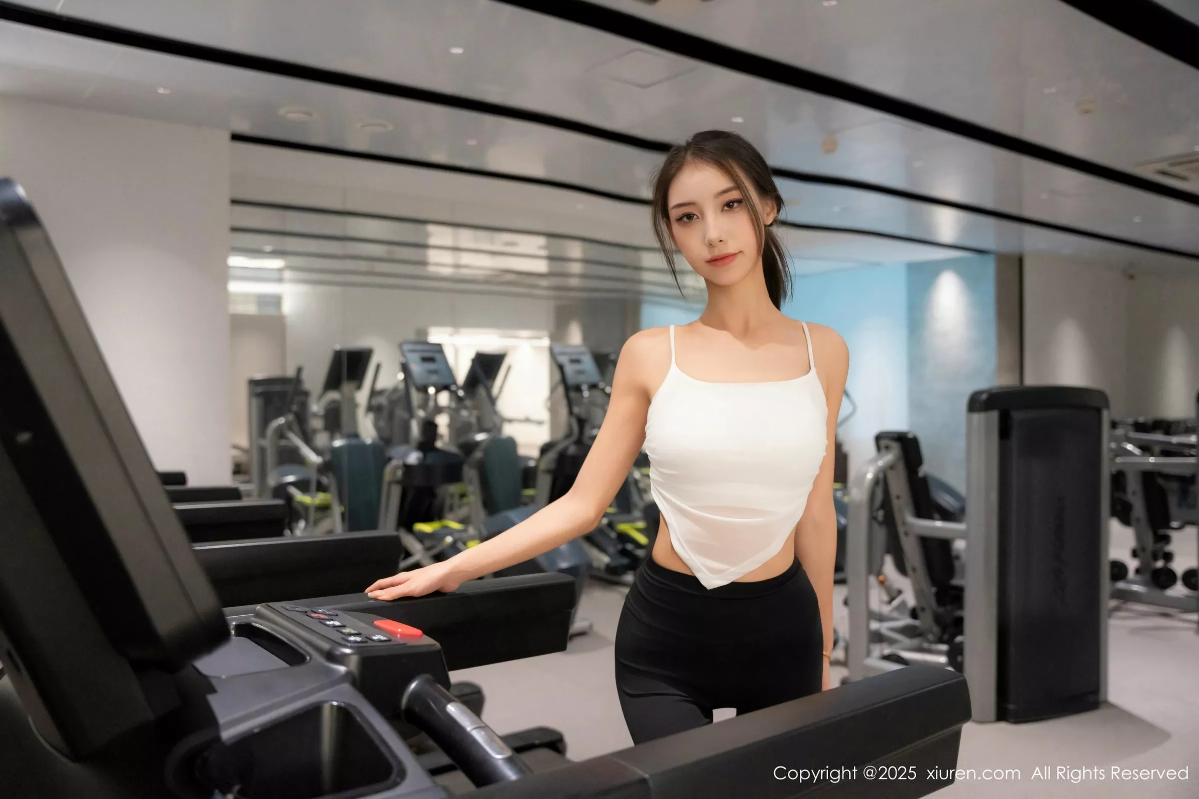 Lingyu69健身房场景性感紧身瑜伽服饰秀丰腴身材绝美写真 第 26 张