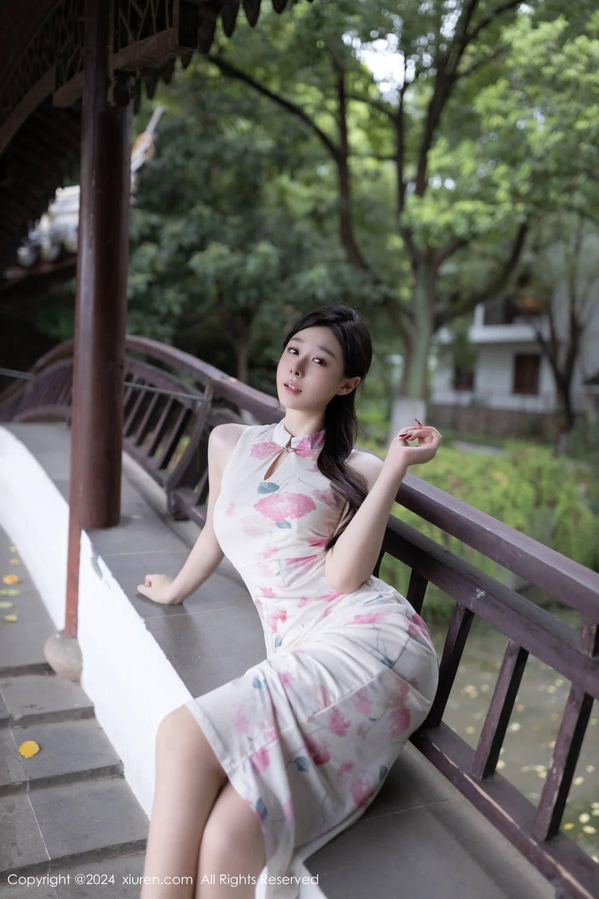 小逗逗性感粉色图案连衣裙配超薄肉丝秀曼妙身姿绝美写真 第 42 张