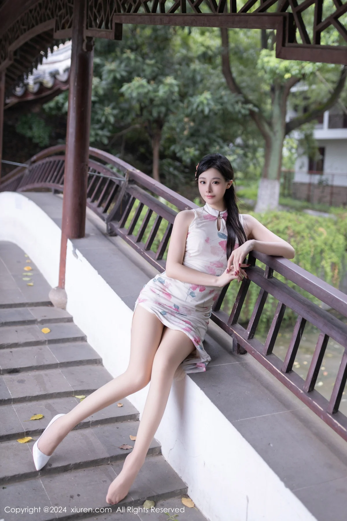 小逗逗性感粉色图案连衣裙配超薄肉丝秀曼妙身姿绝美写真 第 48 张