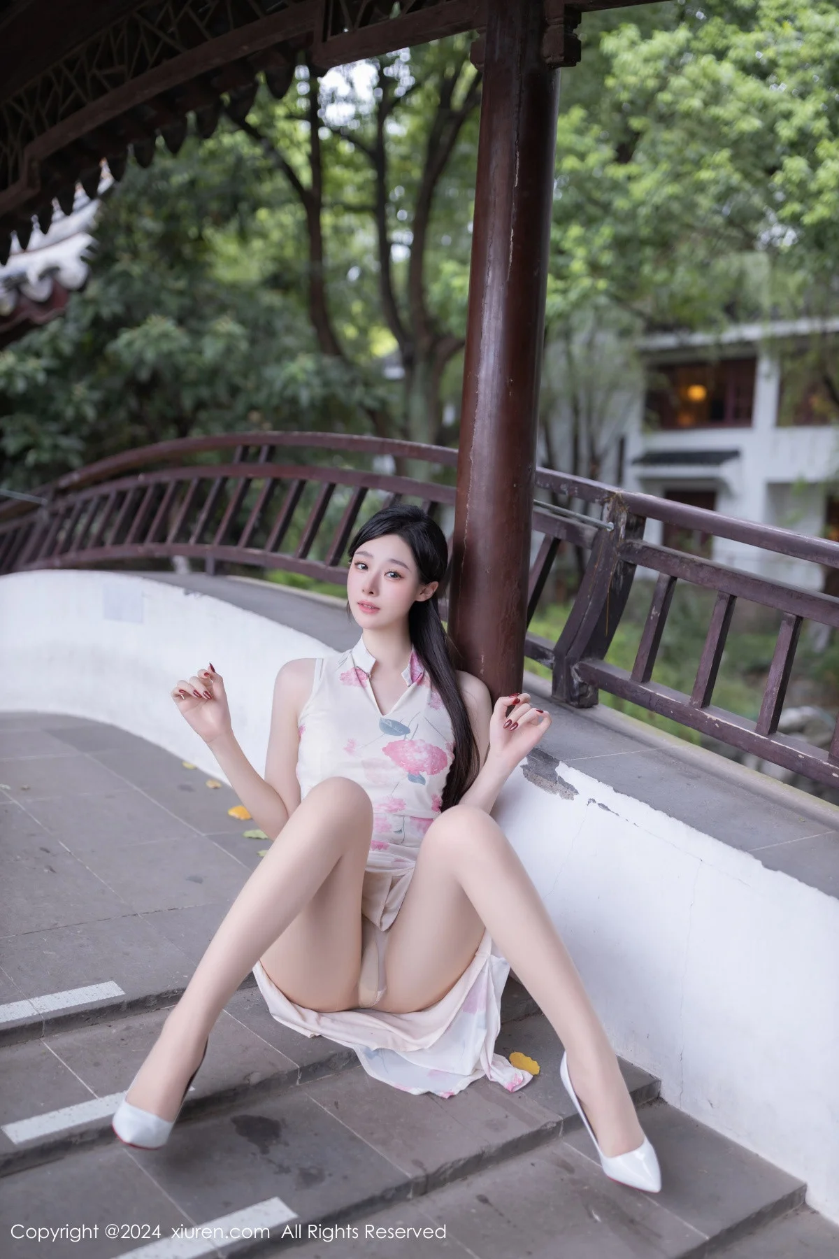 小逗逗性感粉色图案连衣裙配超薄肉丝秀曼妙身姿绝美写真 第 53 张