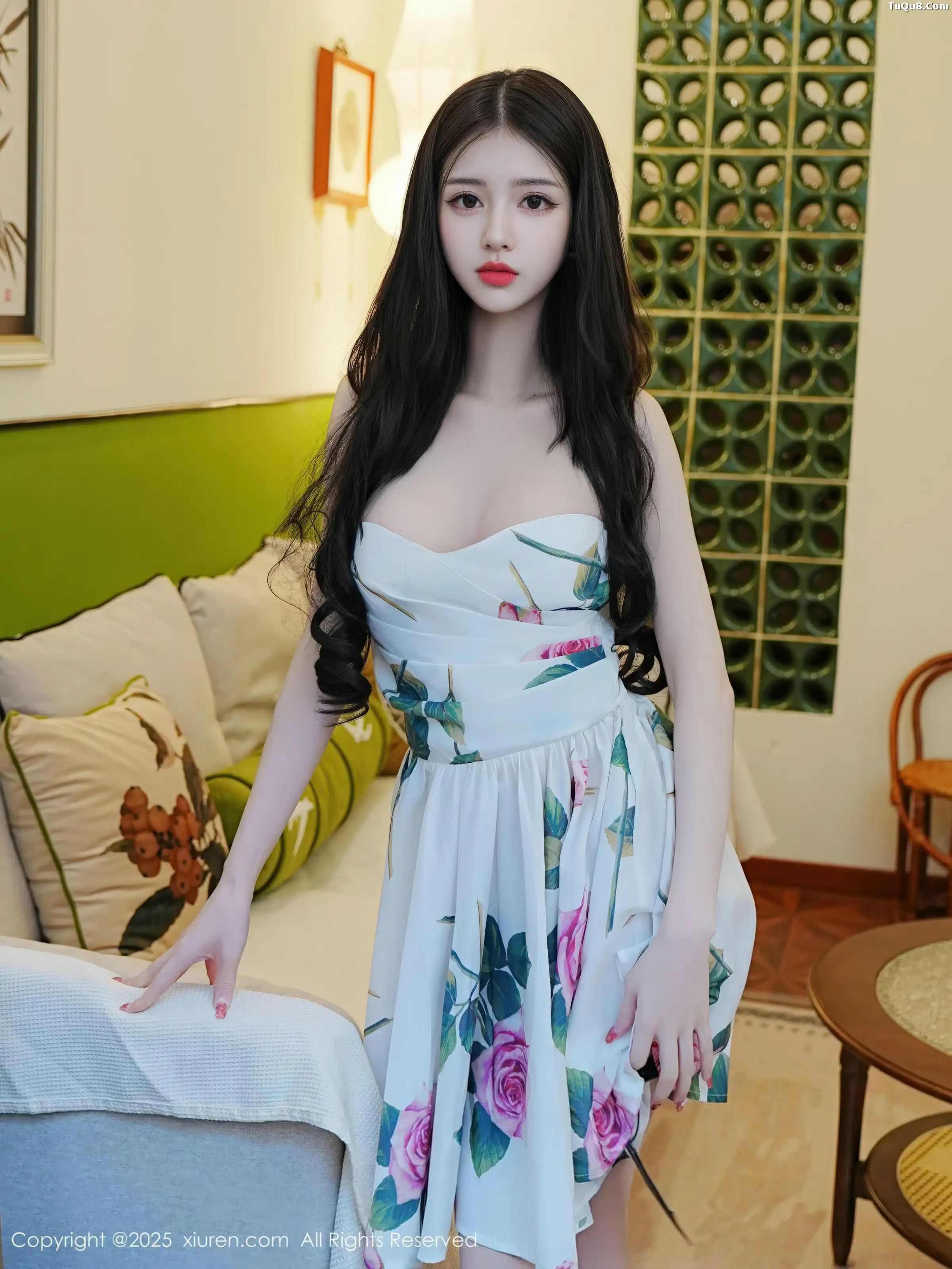 白小蝶性感浅色连衣短裙配超薄肉丝秀完美曲线迷人绝美写真 第 10 张