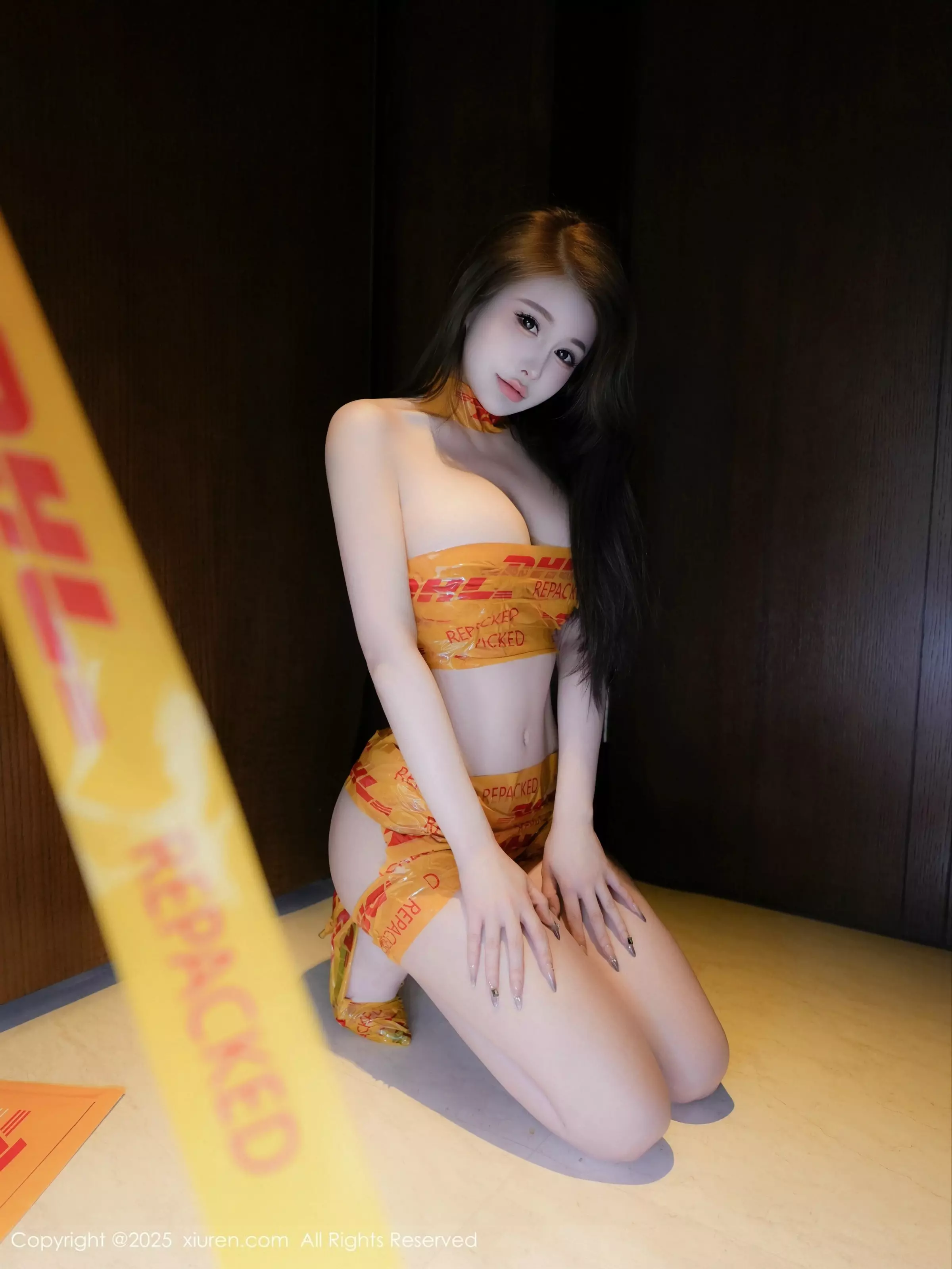 甜妮户外性感黄色胶带裹身秀完美身材白嫩肌肤绝美写真 第 100 张