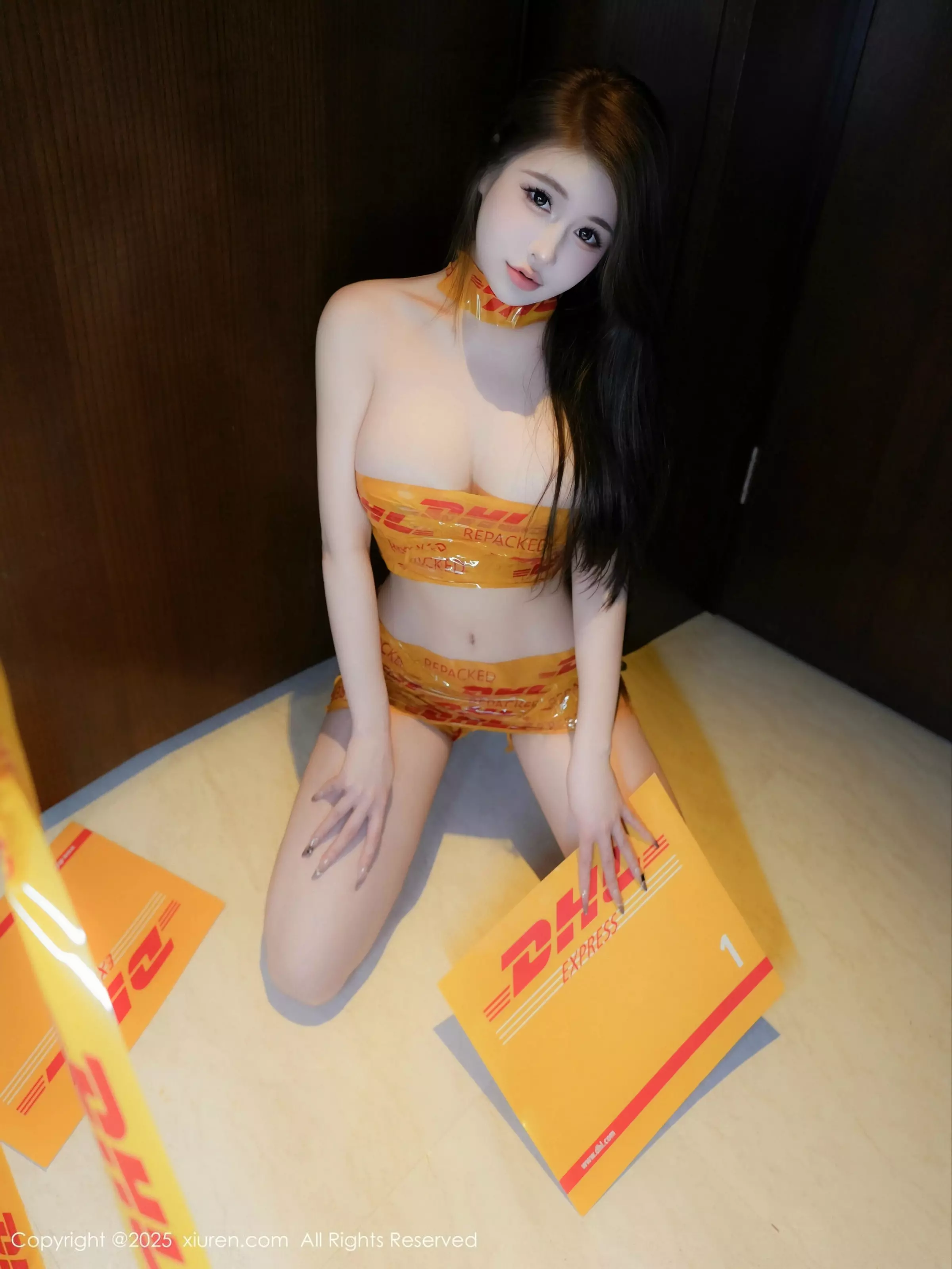 甜妮户外性感黄色胶带裹身秀完美身材白嫩肌肤绝美写真 第 105 张