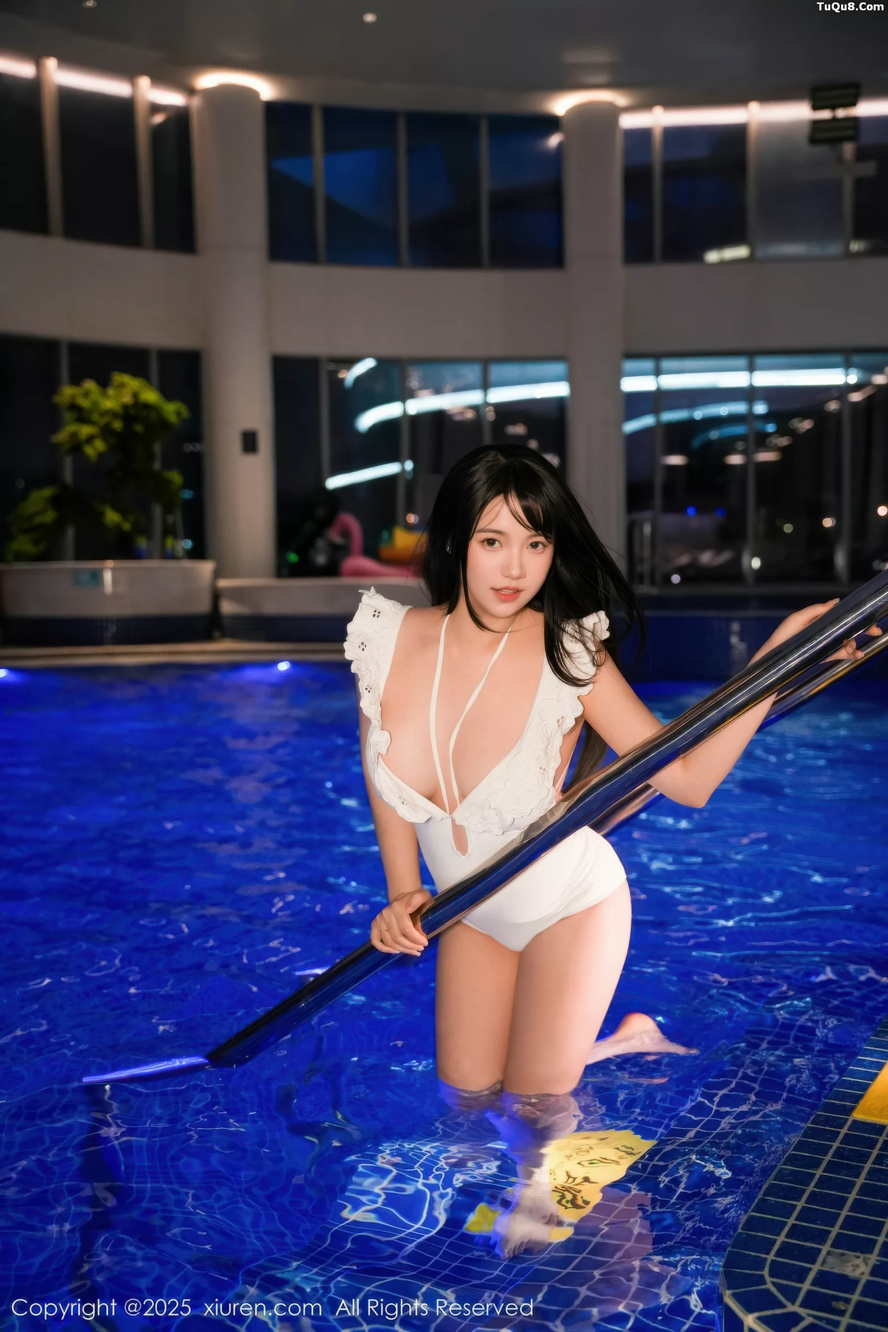 软情泳池场景性感白色比基尼秀完美身材迷人绝美写真 第 29 张