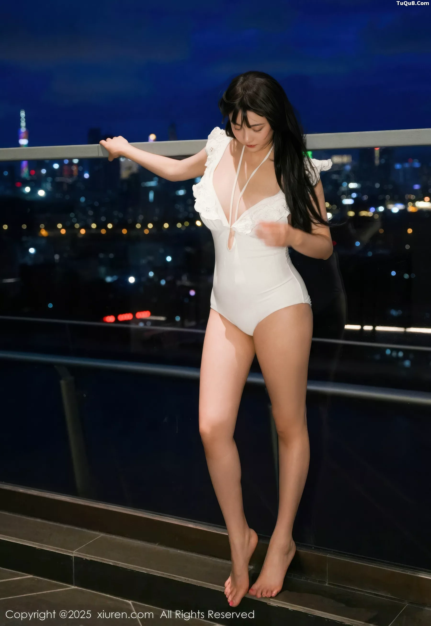 软情泳池场景性感白色比基尼秀完美身材迷人绝美写真 第 3 张