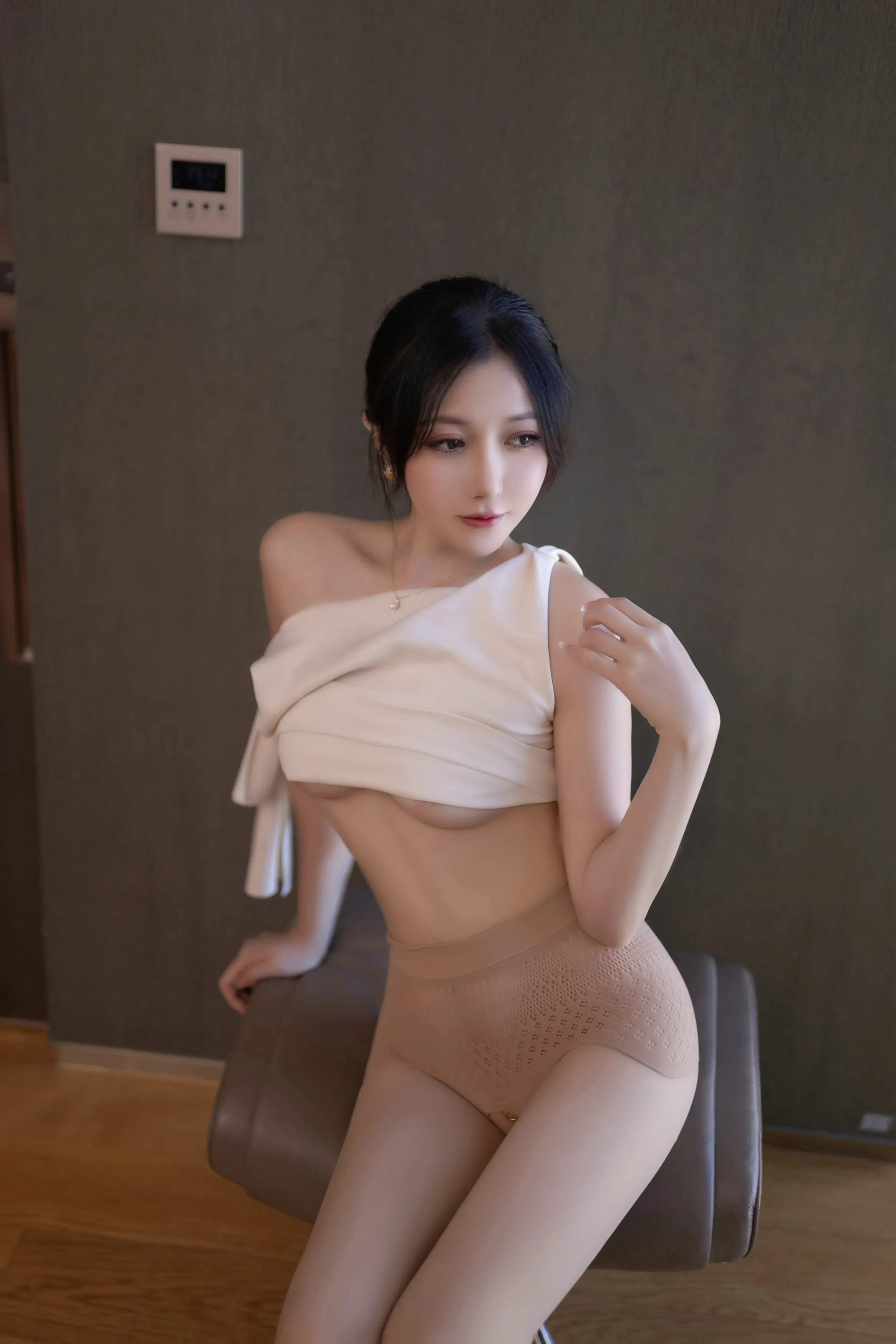 [秀人付费] 鱼子酱Fish 诱人私拍福利 职场女人 第 177 张