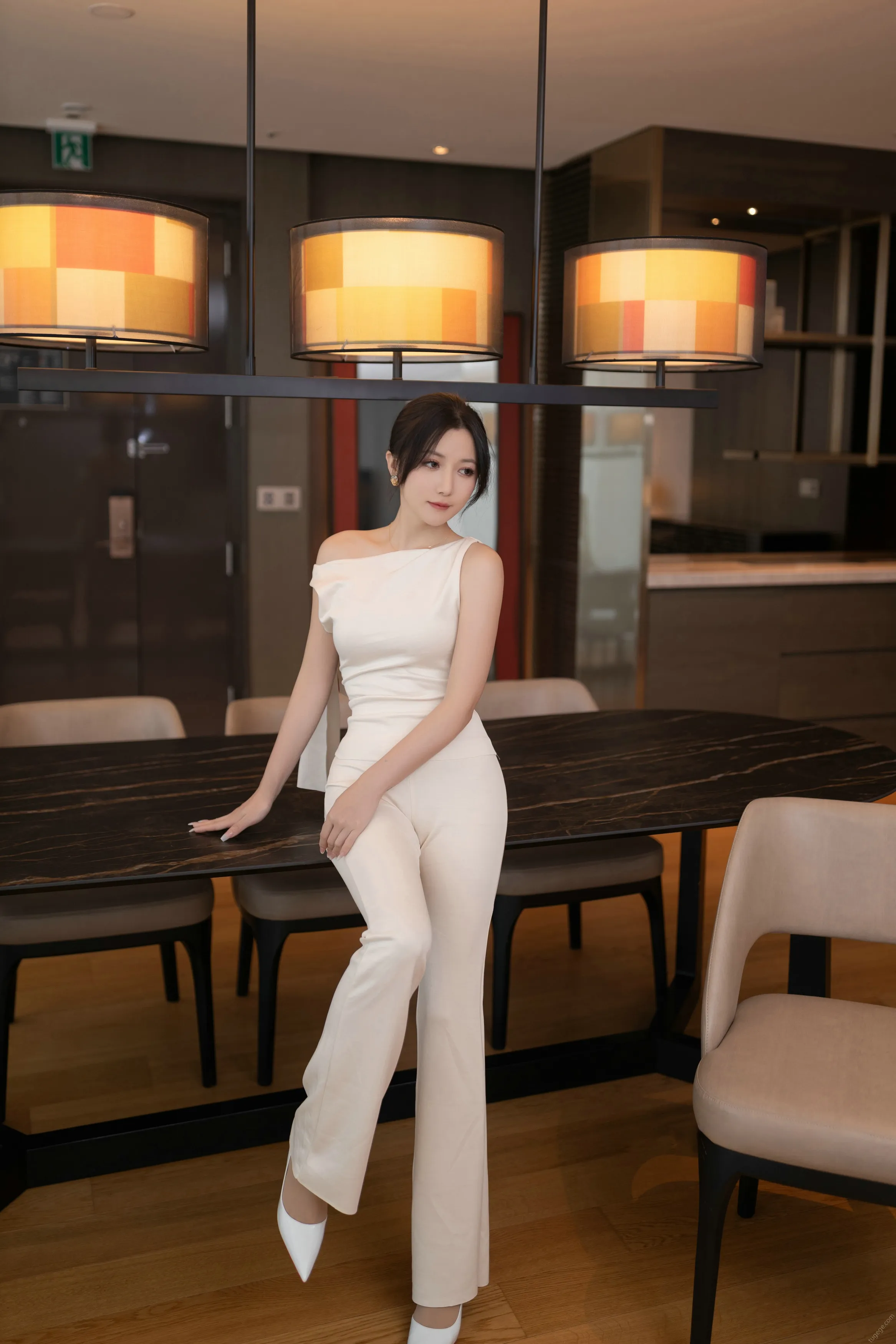 [秀人付费] 鱼子酱Fish 诱人私拍福利 职场女人 第 34 张