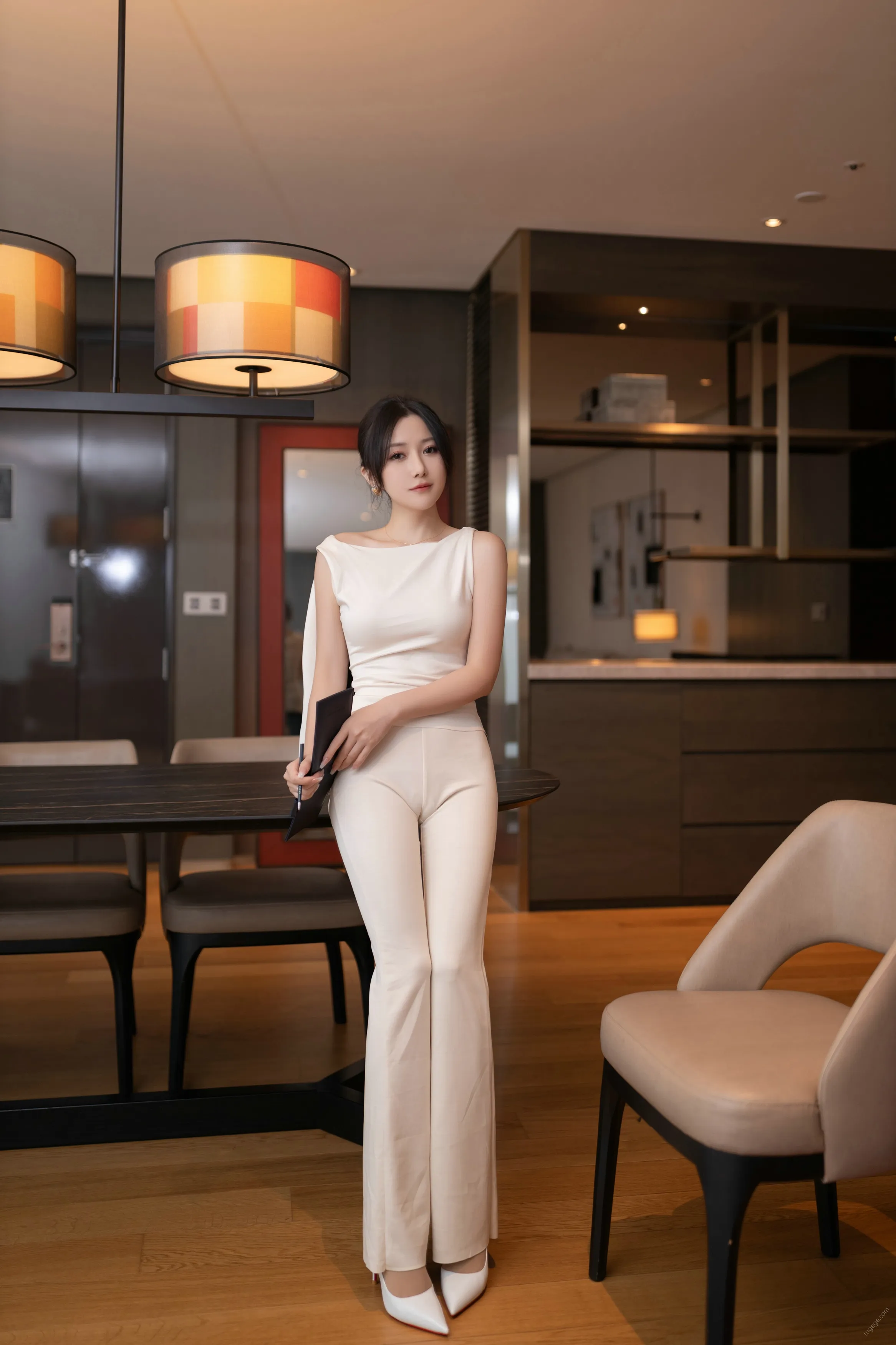 [秀人付费] 鱼子酱Fish 诱人私拍福利 职场女人 第 40 张