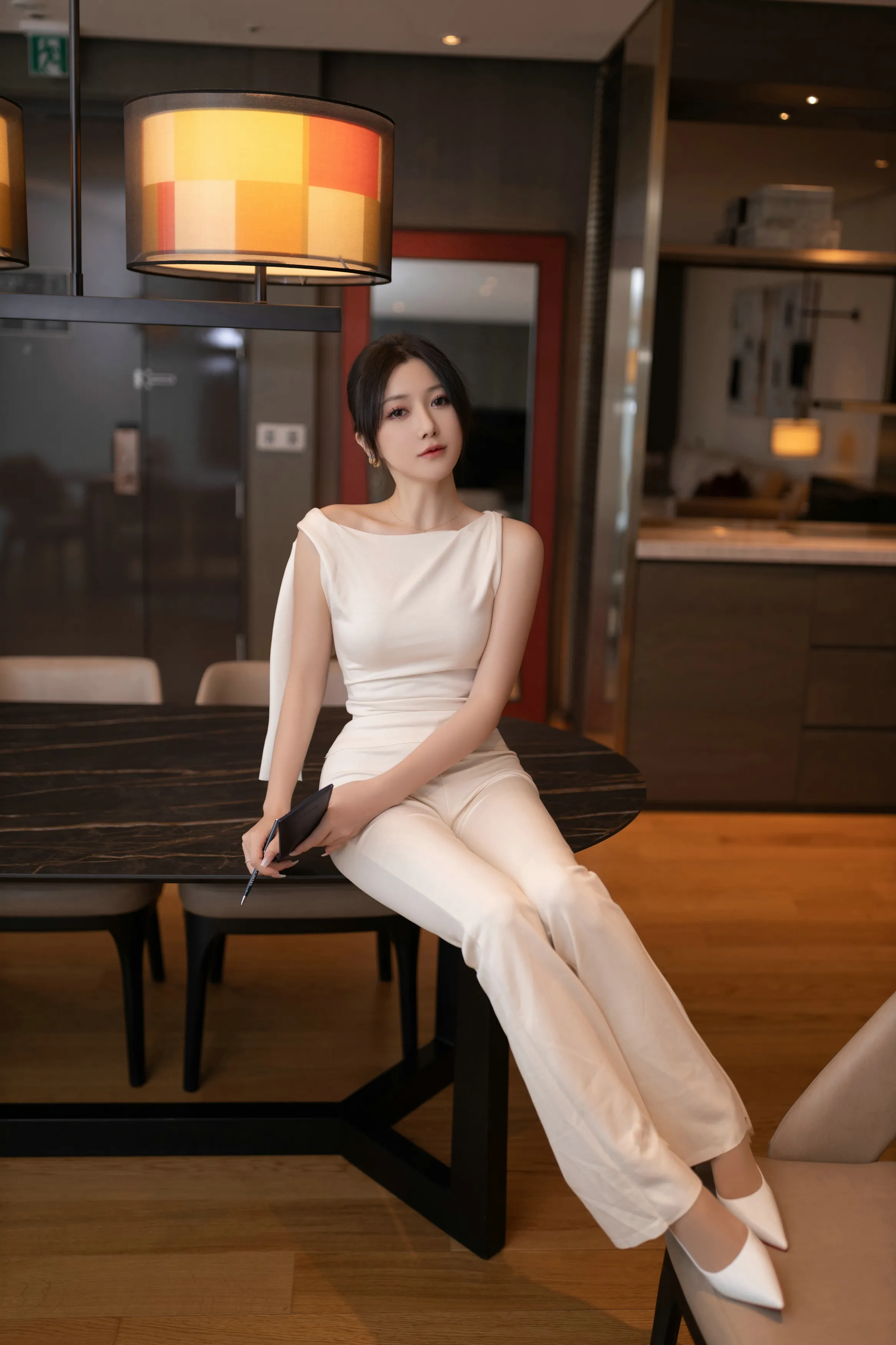 [秀人付费] 鱼子酱Fish 诱人私拍福利 职场女人 第 41 张