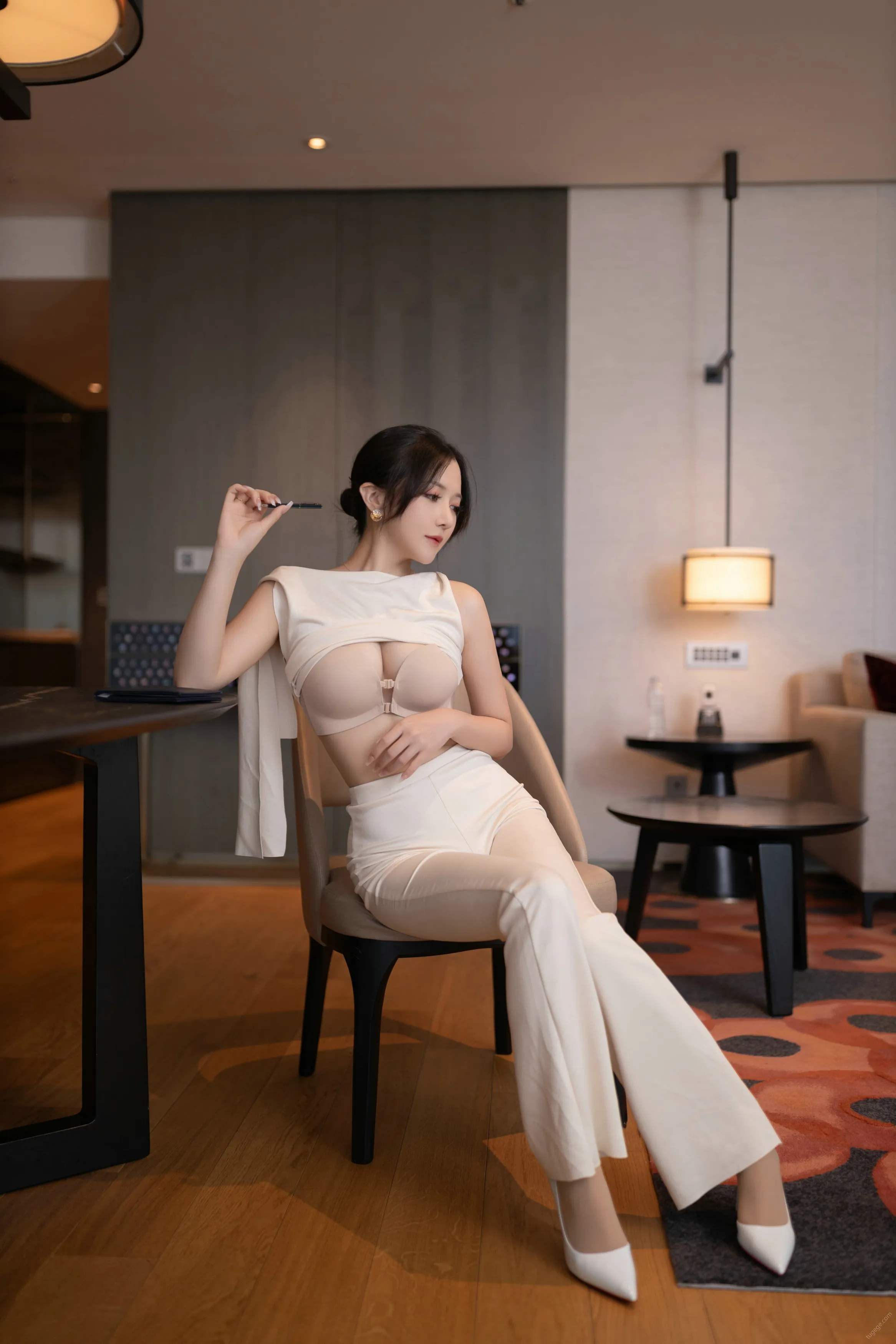 [秀人付费] 鱼子酱Fish 诱人私拍福利 职场女人 第 50 张
