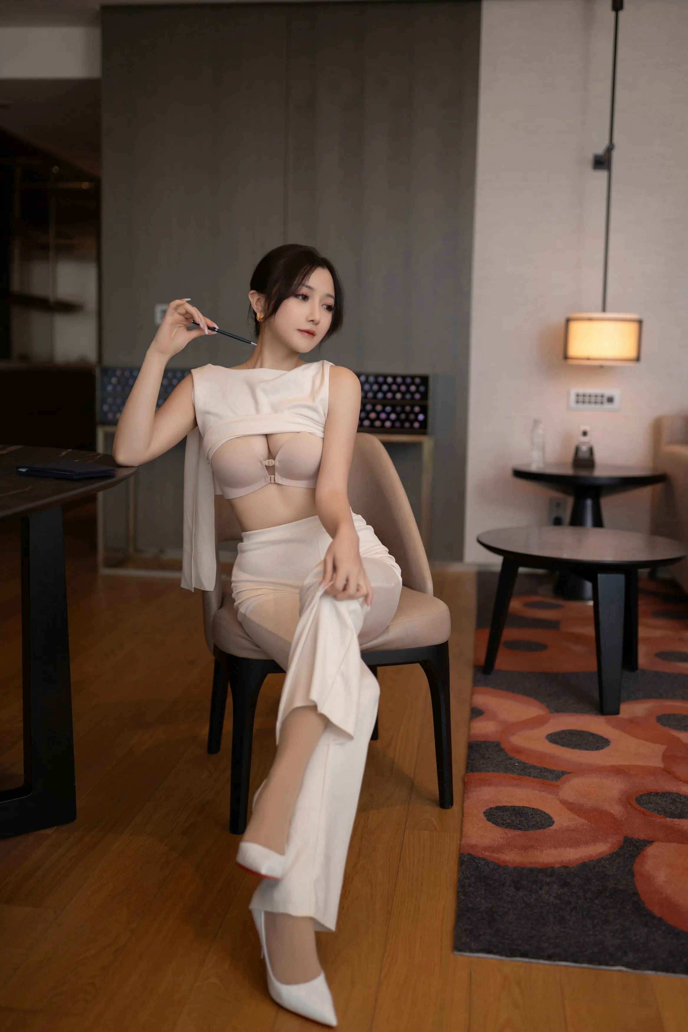[秀人付费] 鱼子酱Fish 诱人私拍福利 职场女人 第 54 张