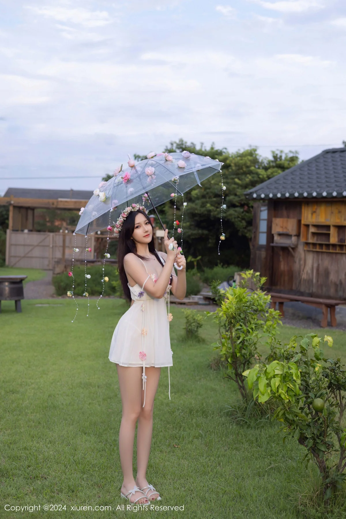 鱼子酱Fish花朵主题白色吊带配原色丝袜秀曼妙身姿绝美写真 第 106 张