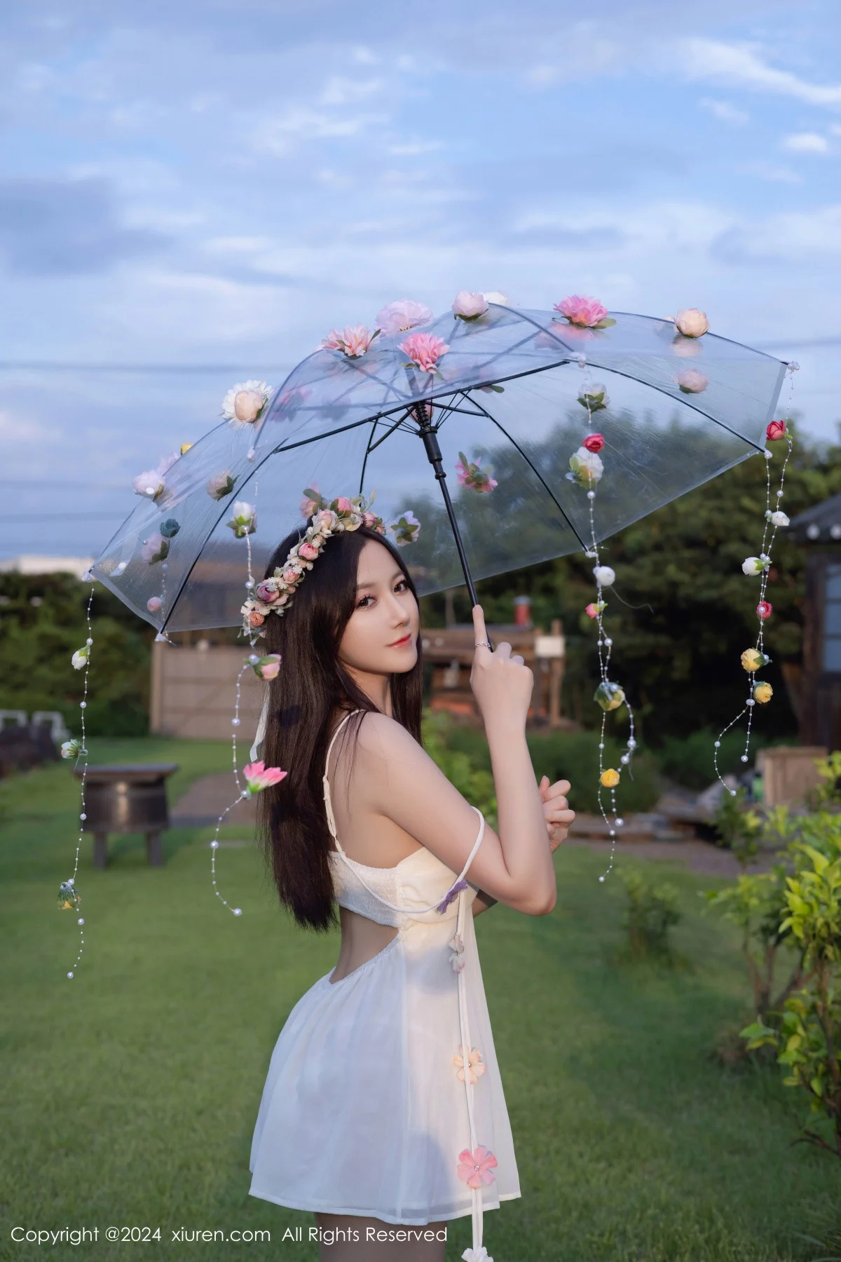 鱼子酱Fish花朵主题白色吊带配原色丝袜秀曼妙身姿绝美写真 第 110 张