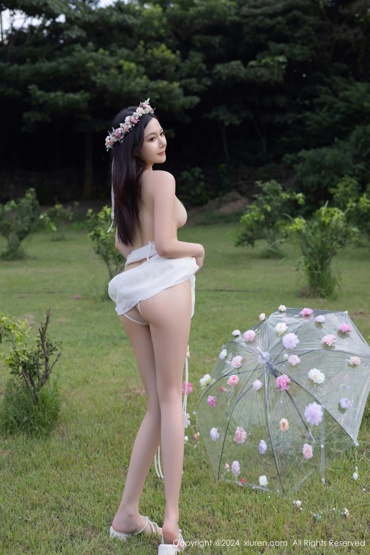 鱼子酱Fish花朵主题白色吊带配原色丝袜秀曼妙身姿绝美写真 第 134 张