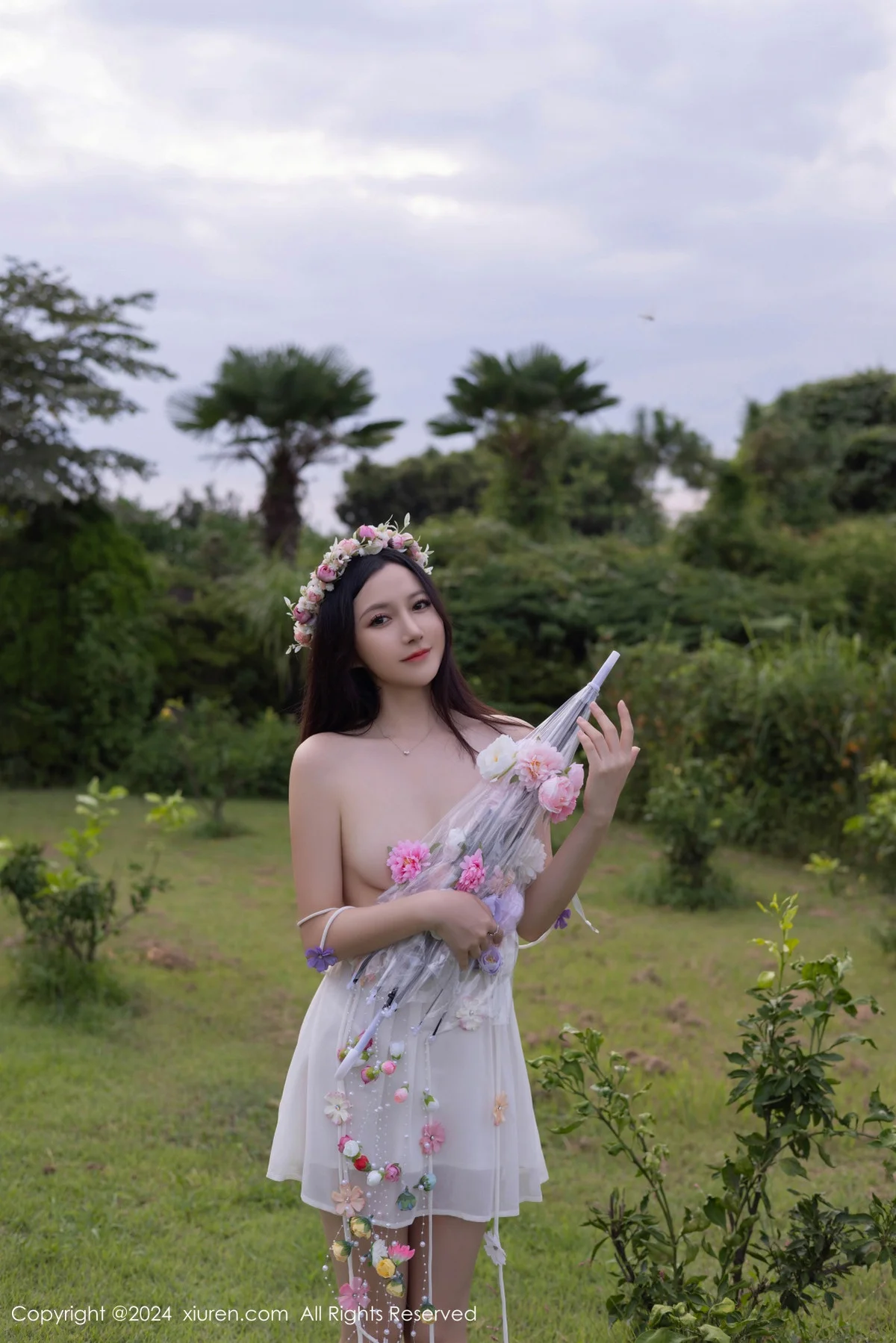 鱼子酱Fish花朵主题白色吊带配原色丝袜秀曼妙身姿绝美写真 第 140 张