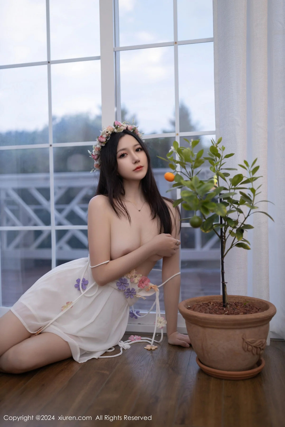 鱼子酱Fish花朵主题白色吊带配原色丝袜秀曼妙身姿绝美写真 第 24 张