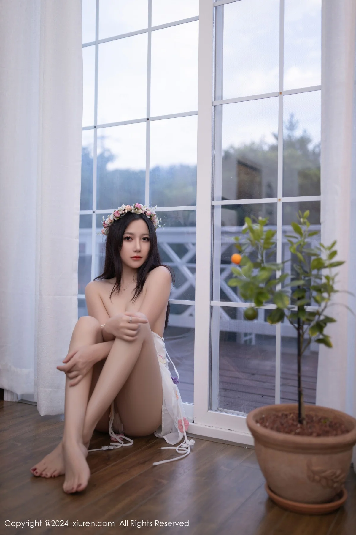 鱼子酱Fish花朵主题白色吊带配原色丝袜秀曼妙身姿绝美写真 第 26 张