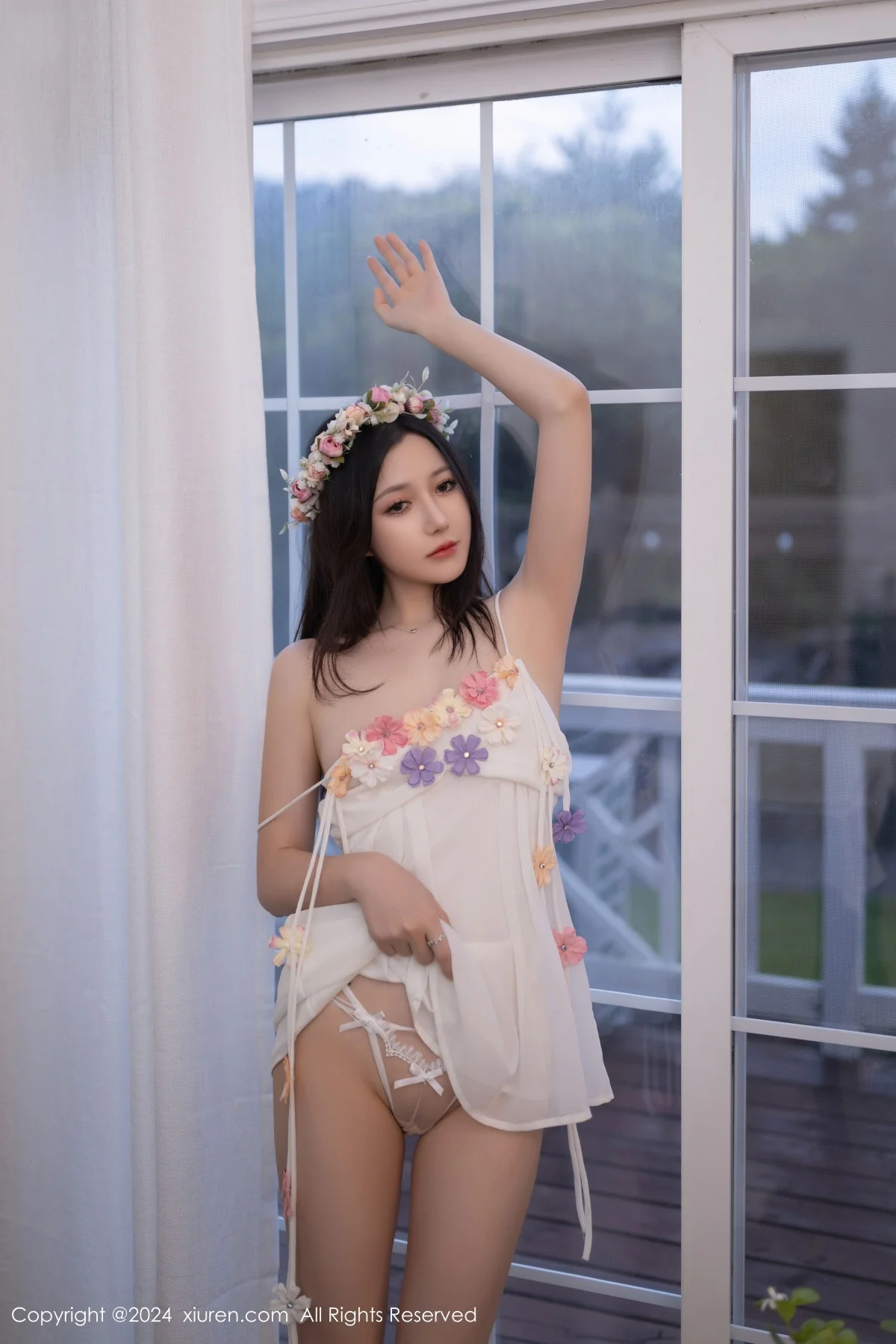 鱼子酱Fish花朵主题白色吊带配原色丝袜秀曼妙身姿绝美写真 第 33 张