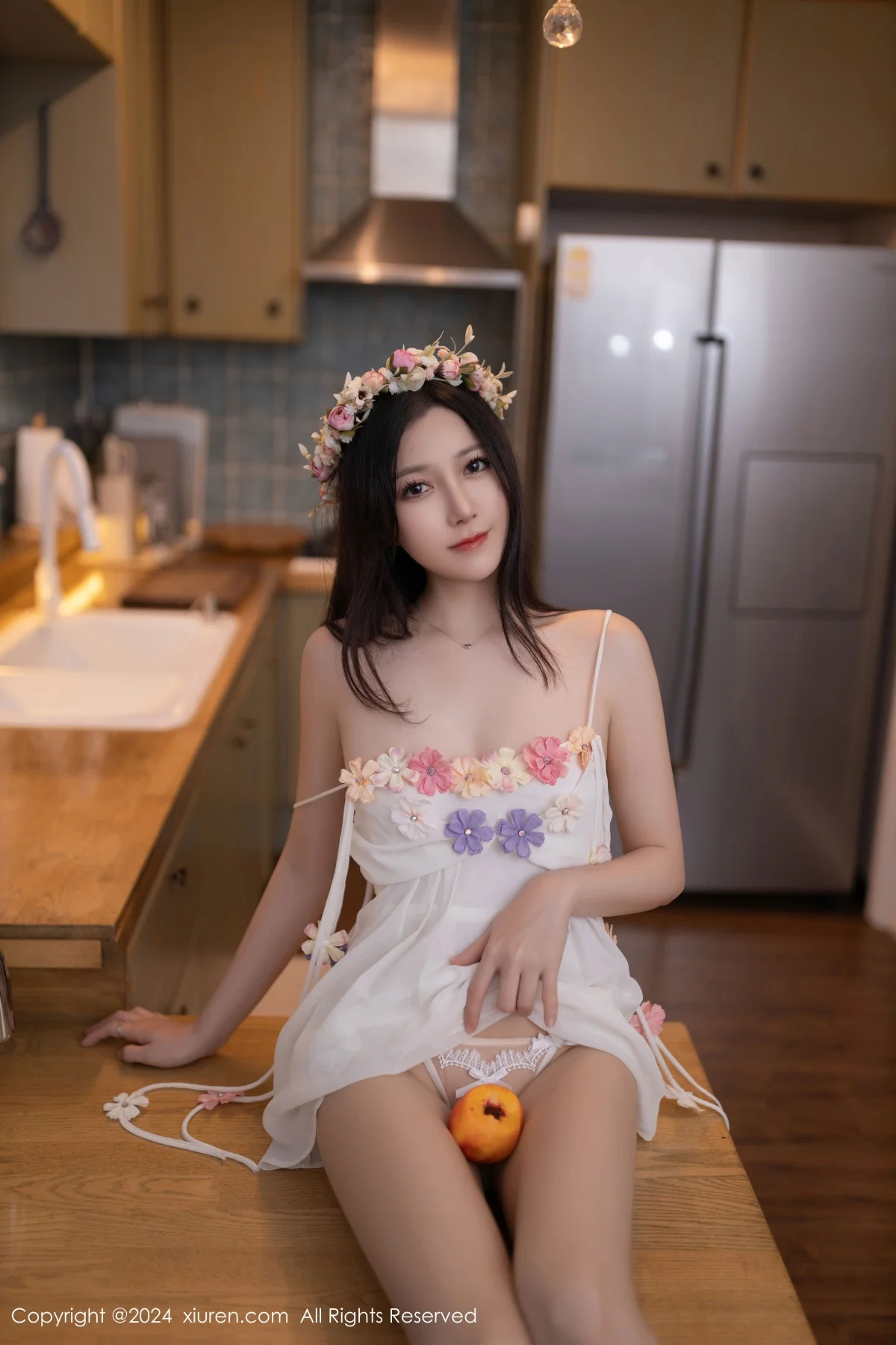 鱼子酱Fish花朵主题白色吊带配原色丝袜秀曼妙身姿绝美写真 第 45 张