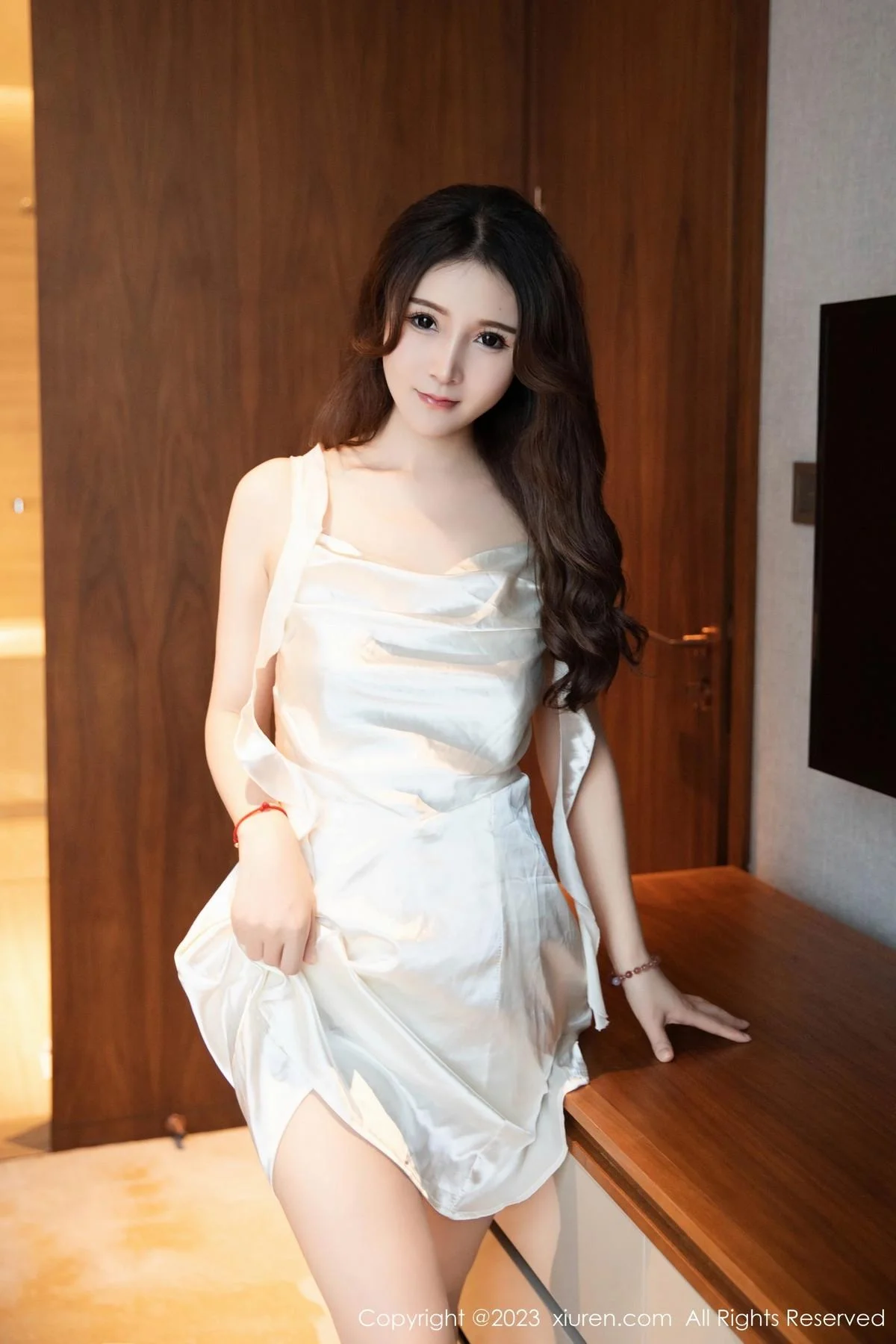 林煊煊脱性感白色连衣短裙露白色内衣秀完美身材绝美写真 第 25 张