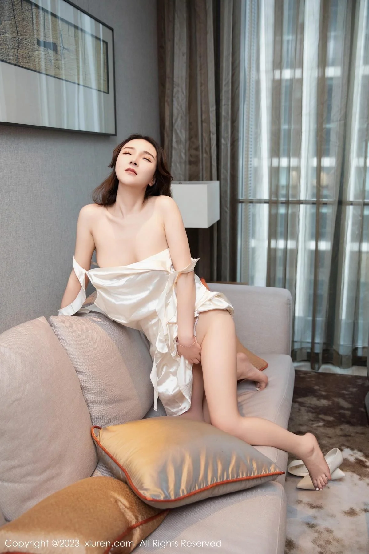 林煊煊脱性感白色连衣短裙露白色内衣秀完美身材绝美写真 第 52 张