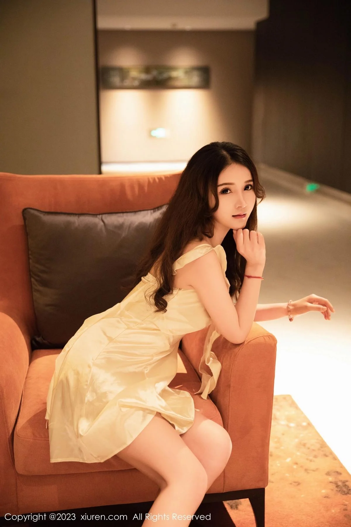 林煊煊脱性感白色连衣短裙露白色内衣秀完美身材绝美写真 第 8 张